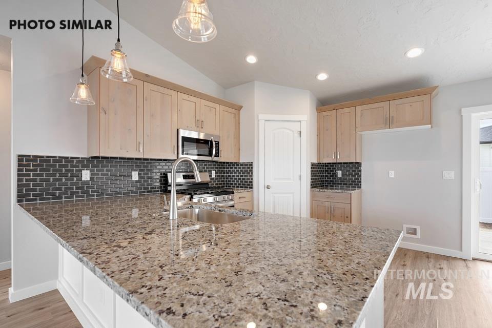 1370 Dawn St, Weiser, Idaho 83672, 4 Bedrooms, 2 Bathrooms, Residential For Sale, Price $371,299,MLS 98989956