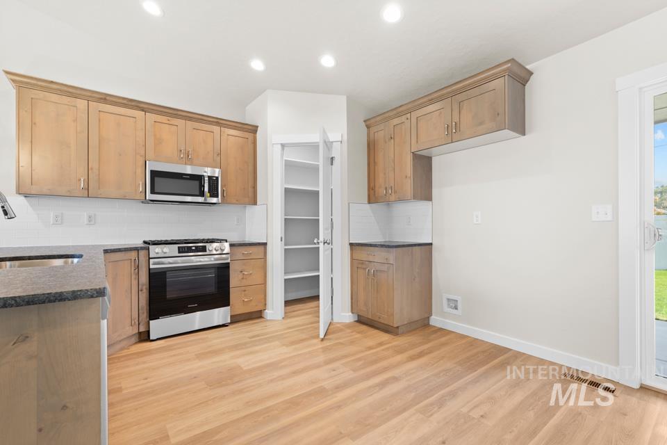 1370 Dawn St, Weiser, Idaho 83672, 4 Bedrooms, 2 Bathrooms, Residential For Sale, Price $371,799,MLS 98989956
