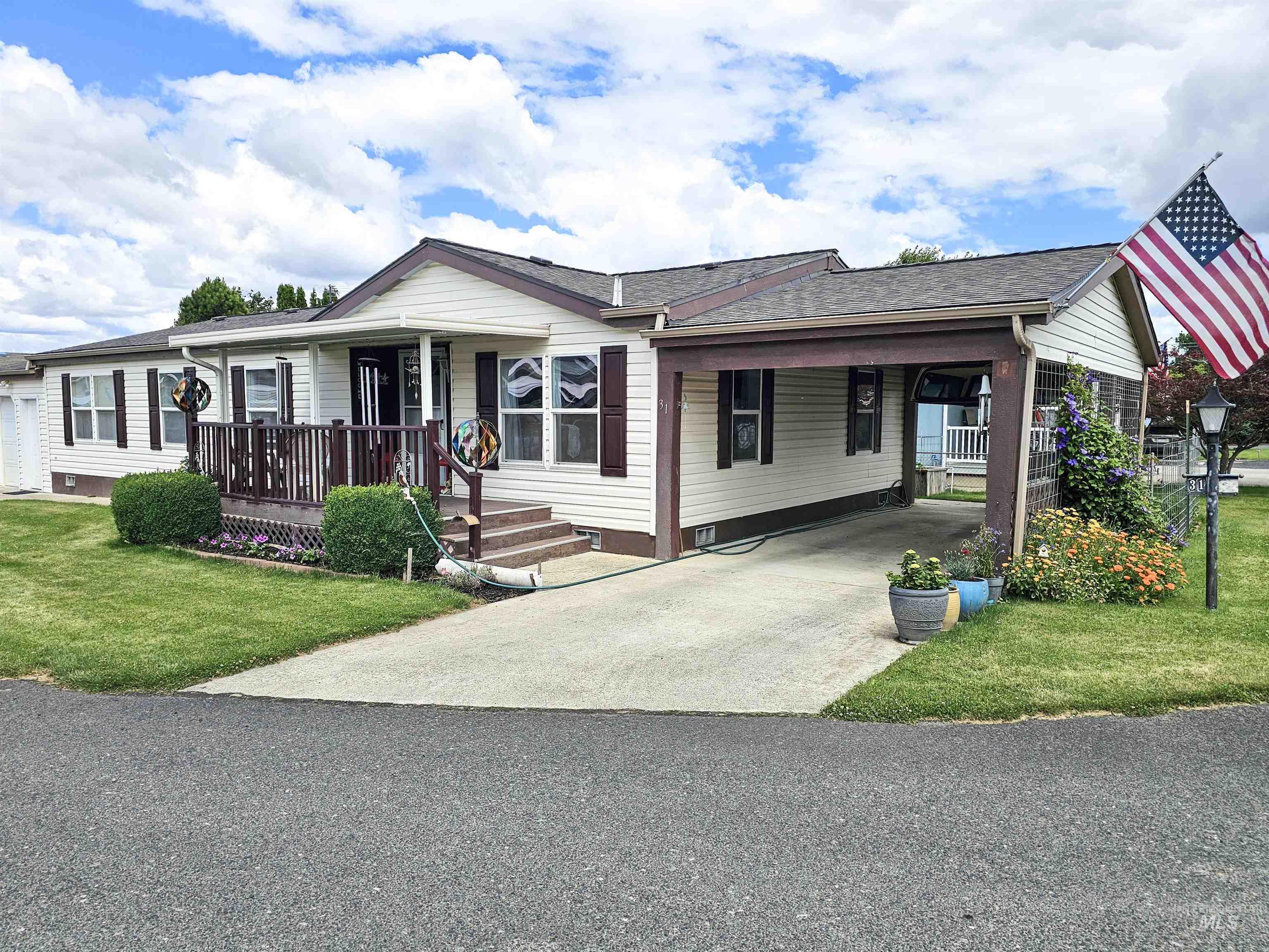 2034 Powers Avenue, Lewiston, Idaho 83501, 3 Bedrooms, 2 Bathrooms, Residential For Sale, Price $175,000, 98989961