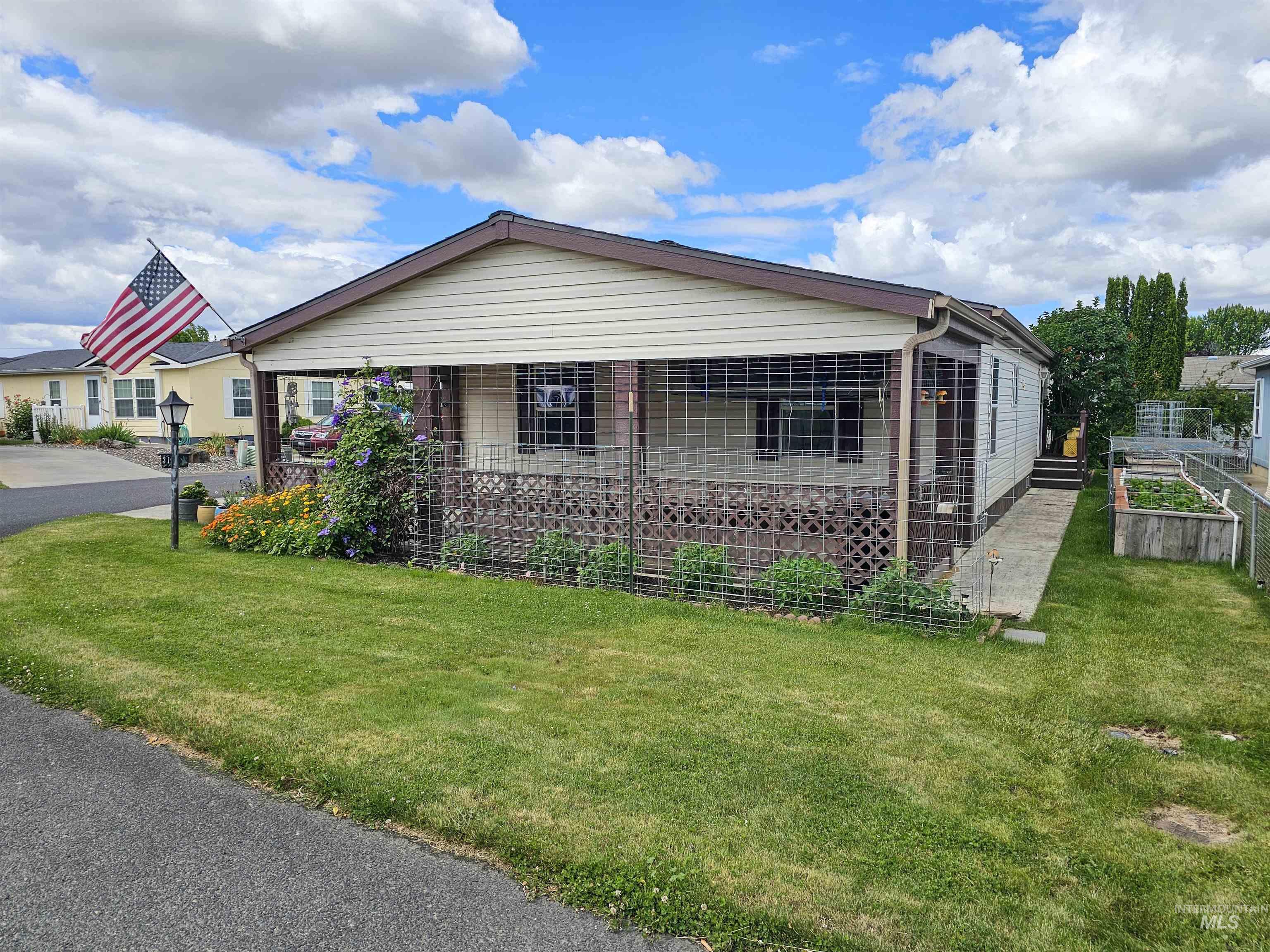 2034 Powers Avenue, Lewiston, Idaho 83501, 3 Bedrooms, 2 Bathrooms, Residential For Sale, Price $175,000, 98989961