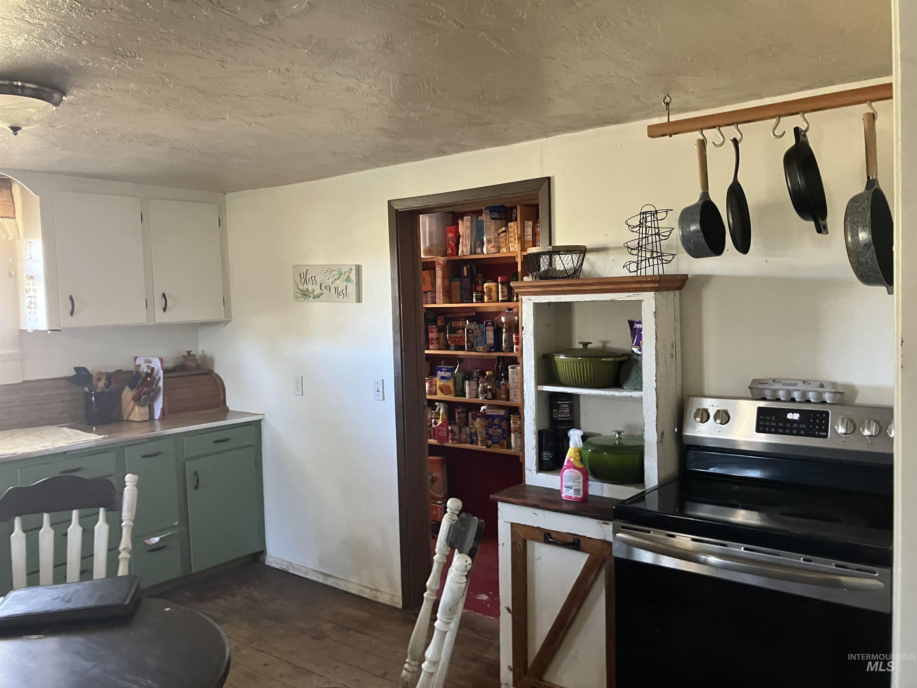 7002 W. Hwy 52, Emmett, Idaho 83617, 2 Bedrooms, 1 Bathroom, Residential For Sale, Price $575,000,MLS 98989966