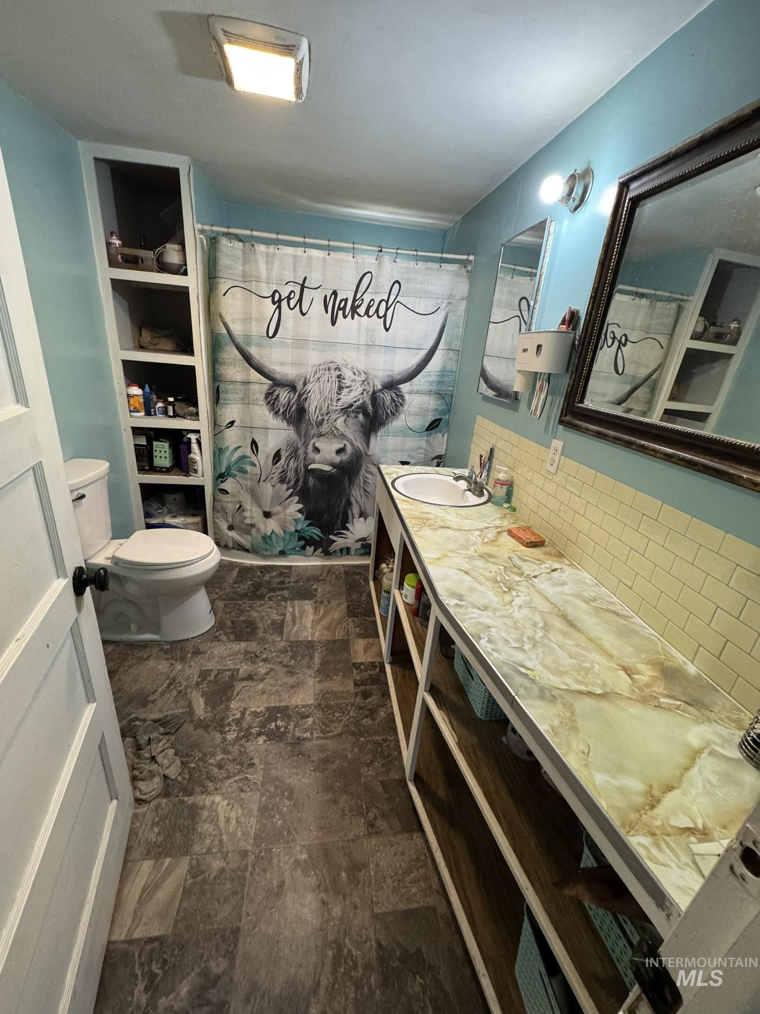 7002 W. Hwy 52, Emmett, Idaho 83617, 2 Bedrooms, 1 Bathroom, Residential For Sale, Price $575,000,MLS 98989966