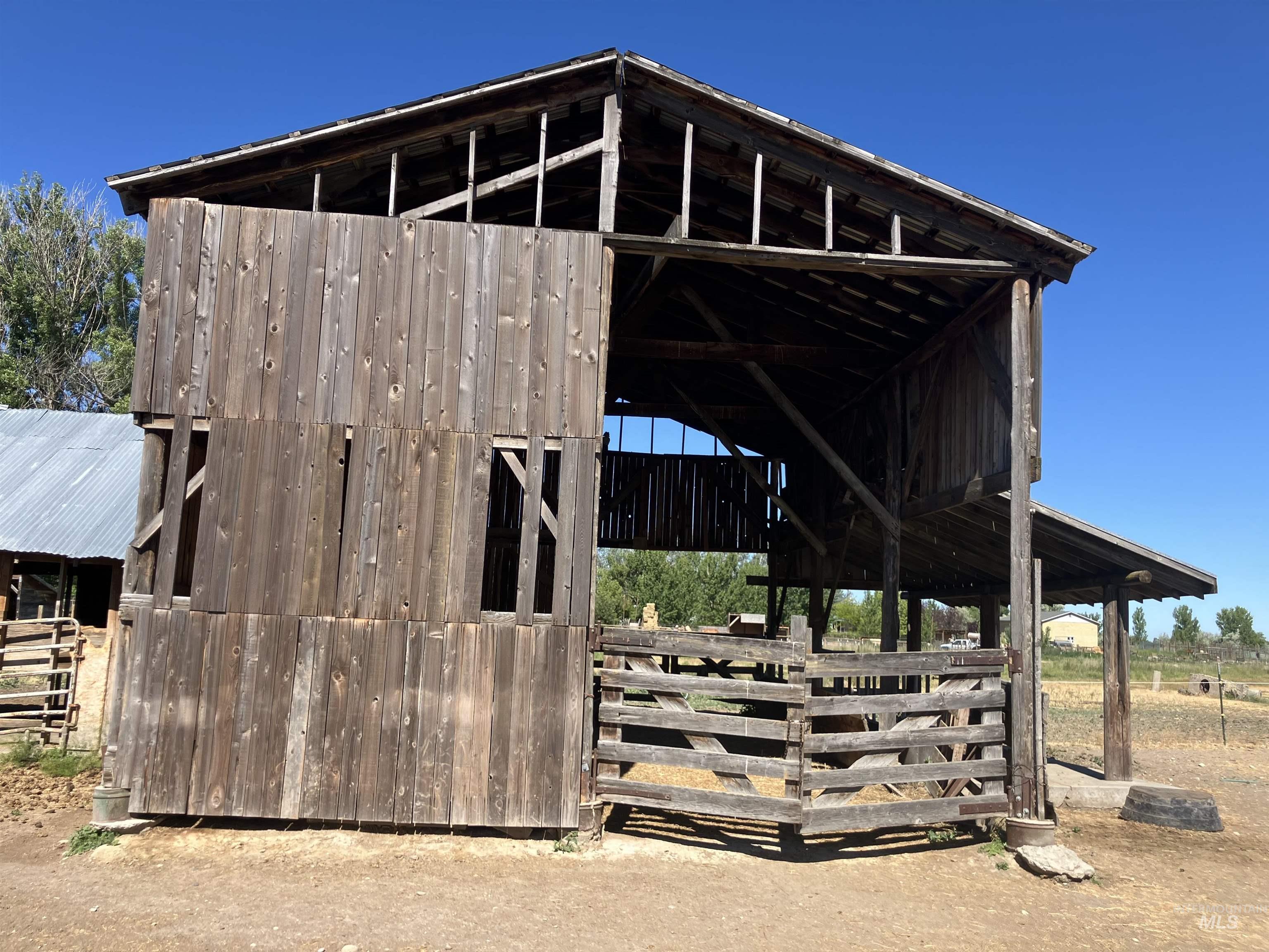 7002 W. Hwy 52, Emmett, Idaho 83617, 2 Bedrooms, 1 Bathroom, Residential For Sale, Price $575,000,MLS 98989966