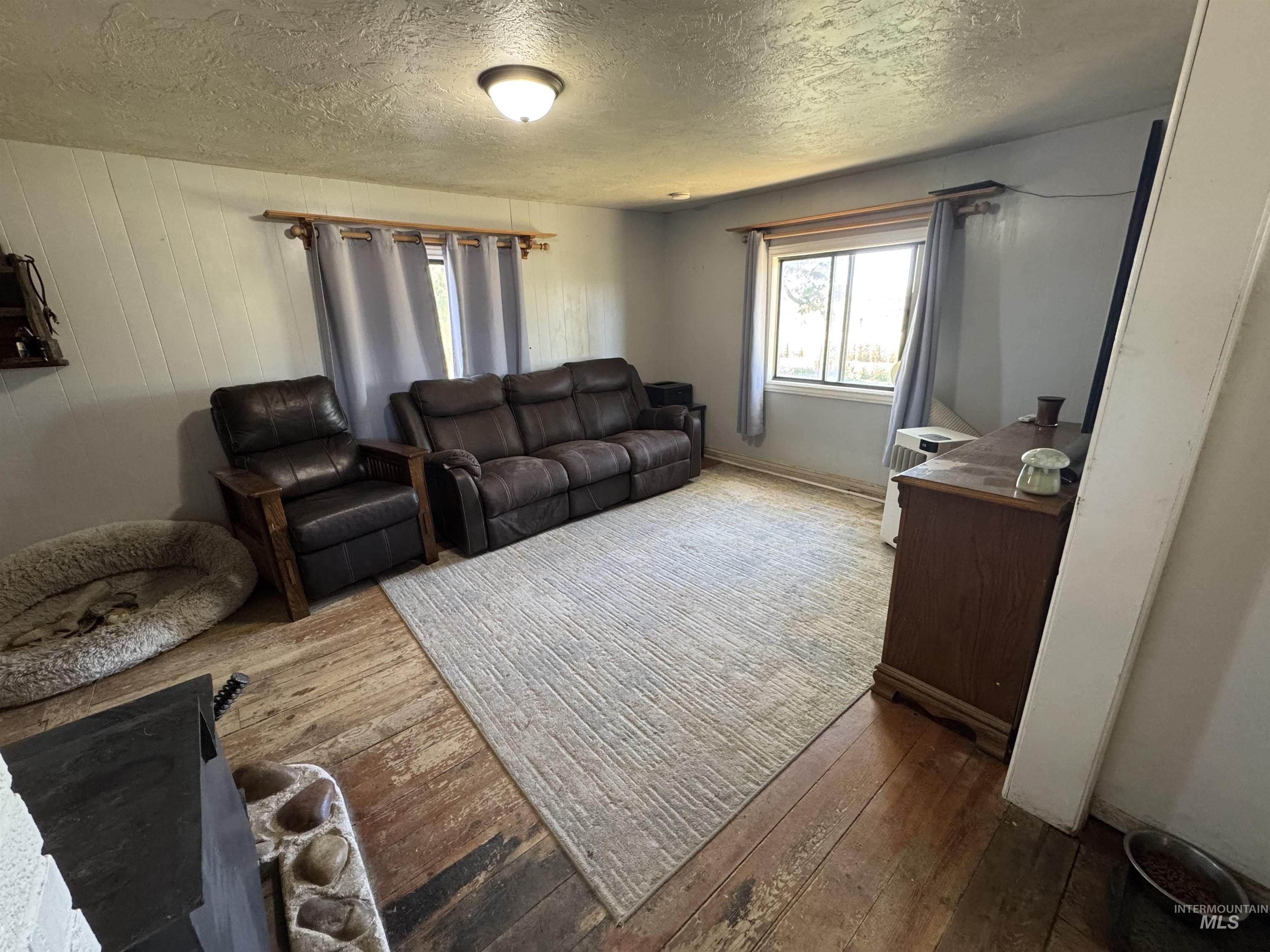 7002 W. Hwy 52, Emmett, Idaho 83617, 2 Bedrooms, 1 Bathroom, Residential For Sale, Price $575,000,MLS 98989966
