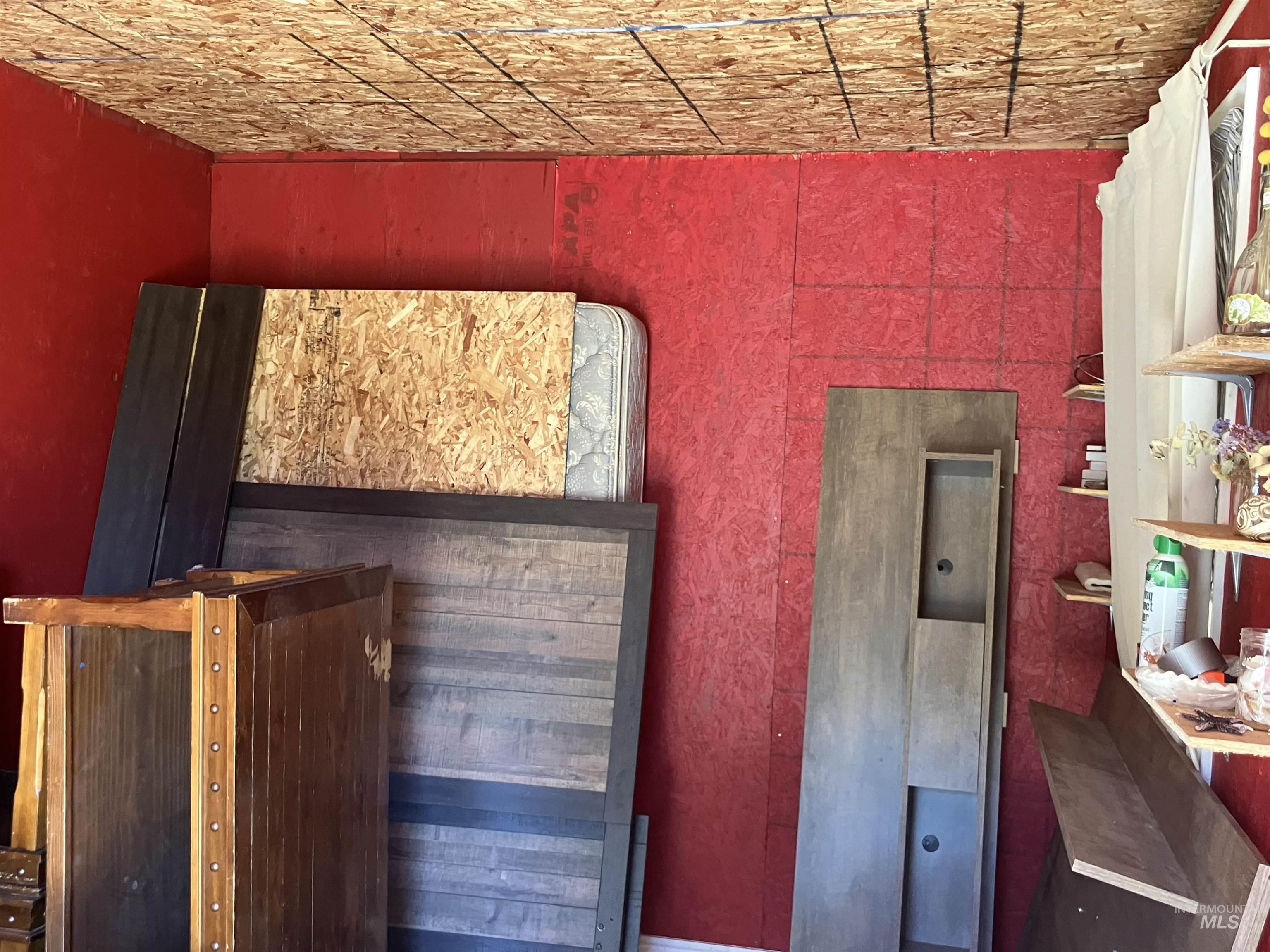 7002 W. Hwy 52, Emmett, Idaho 83617, 2 Bedrooms, 1 Bathroom, Residential For Sale, Price $575,000,MLS 98989966