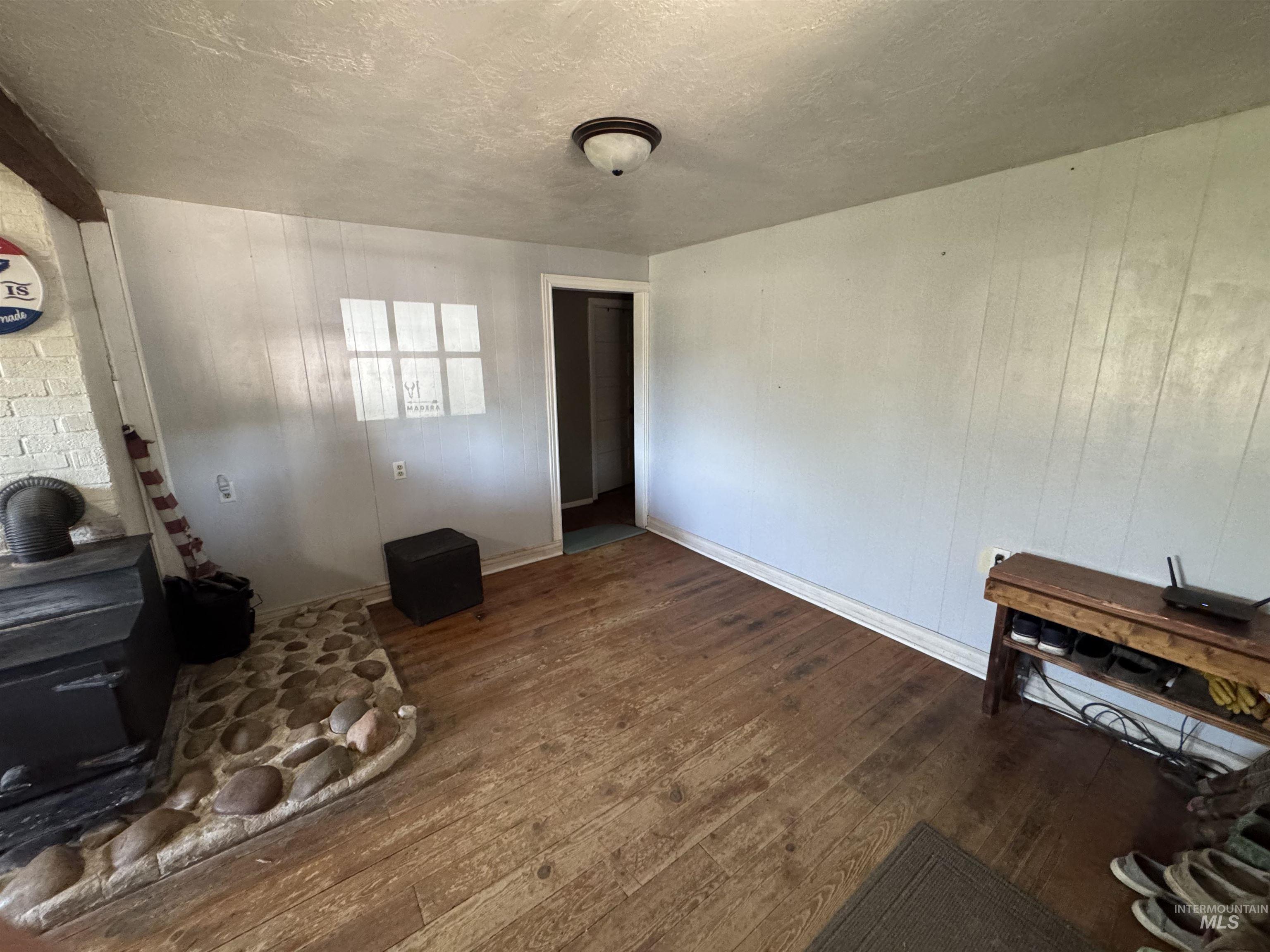 7002 W. Hwy 52, Emmett, Idaho 83617, 2 Bedrooms, 1 Bathroom, Residential For Sale, Price $575,000,MLS 98989966