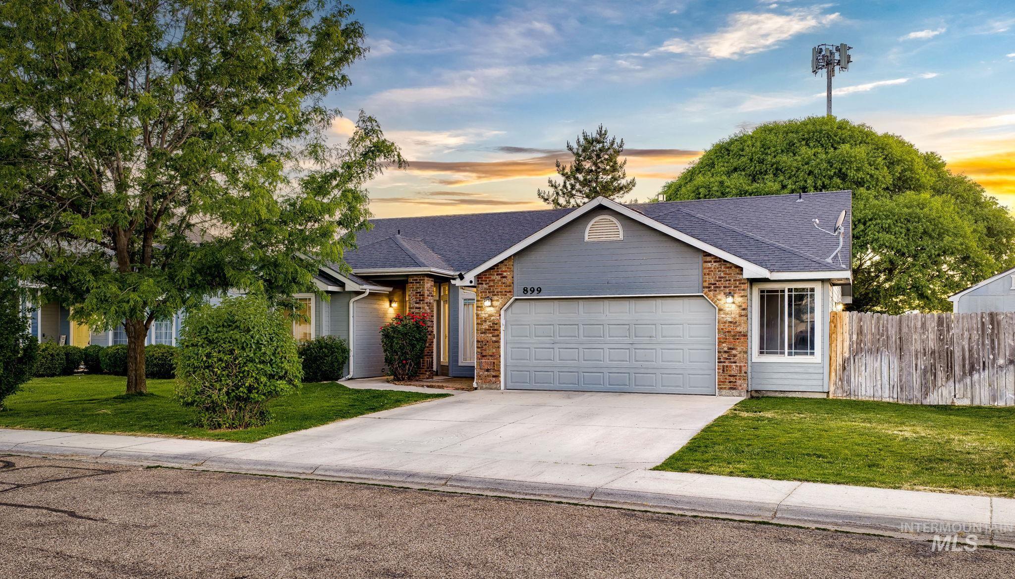 899 Blue Grass Way, Middleton, Idaho 83644, 3 Bedrooms, 2 Bathrooms, Residential For Sale, Price $399,990,MLS 98989967