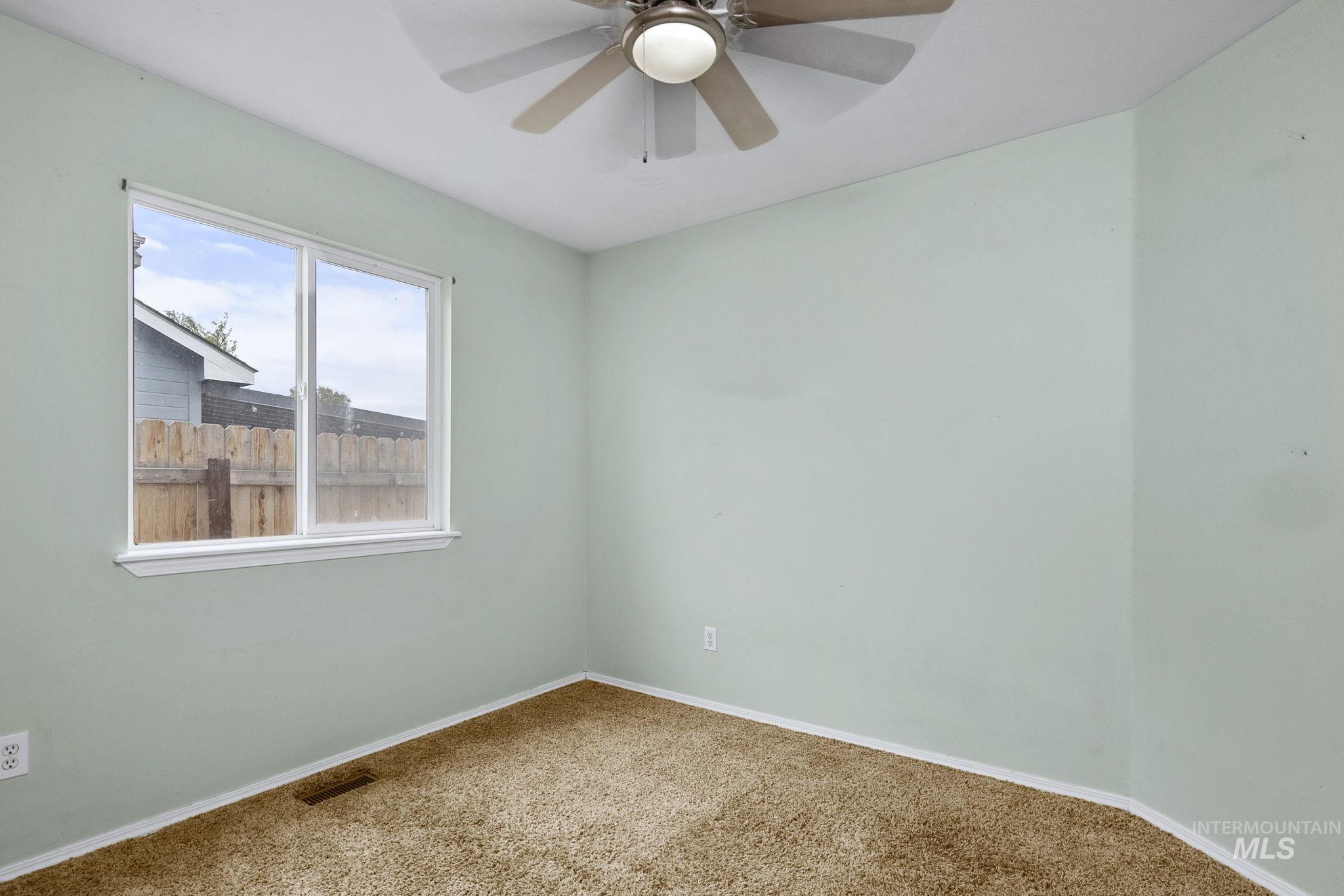 899 Blue Grass Way, Middleton, Idaho 83644, 3 Bedrooms, 2 Bathrooms, Residential For Sale, Price $399,990,MLS 98989967