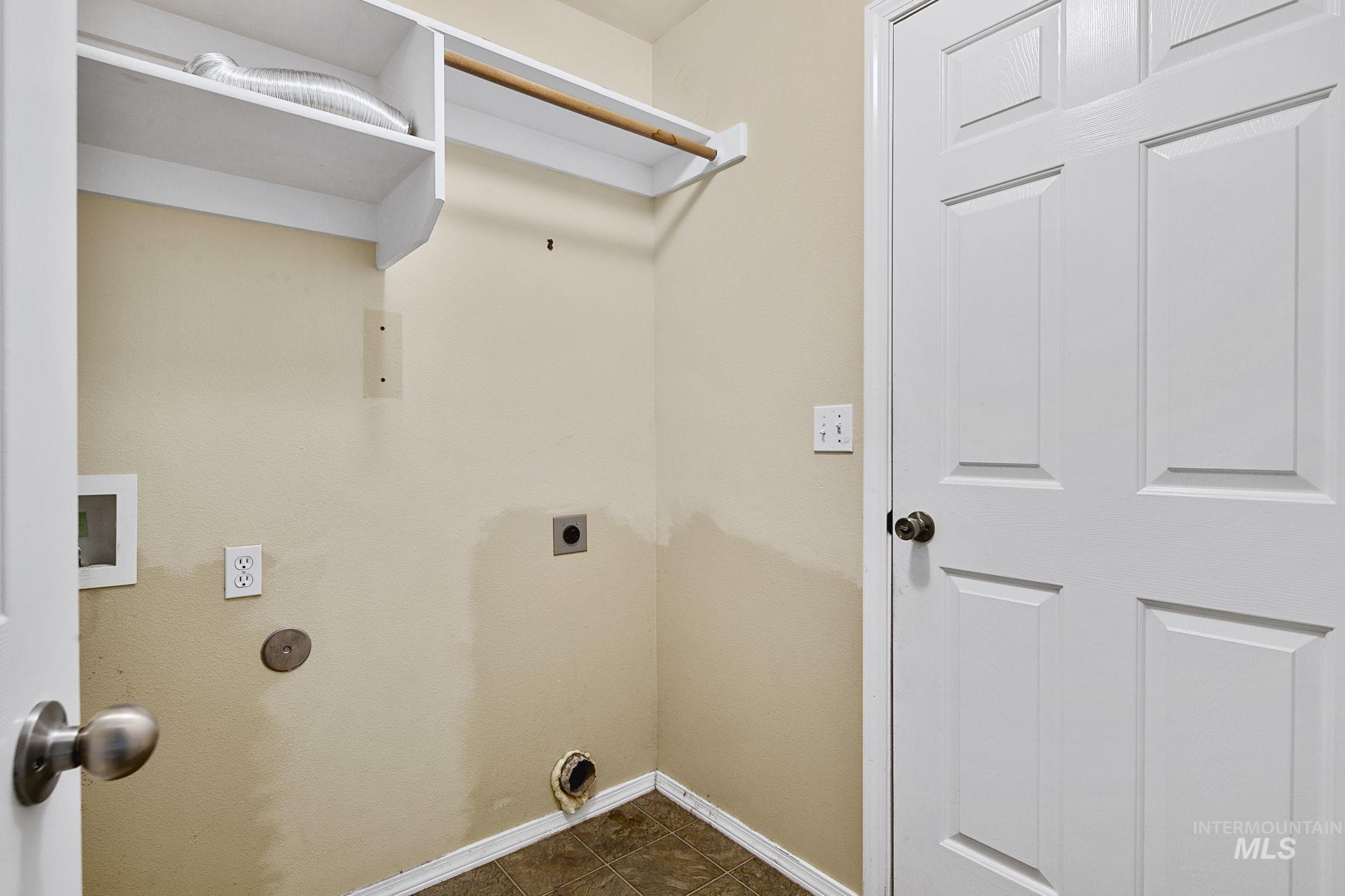 899 Blue Grass Way, Middleton, Idaho 83644, 3 Bedrooms, 2 Bathrooms, Residential For Sale, Price $399,990,MLS 98989967