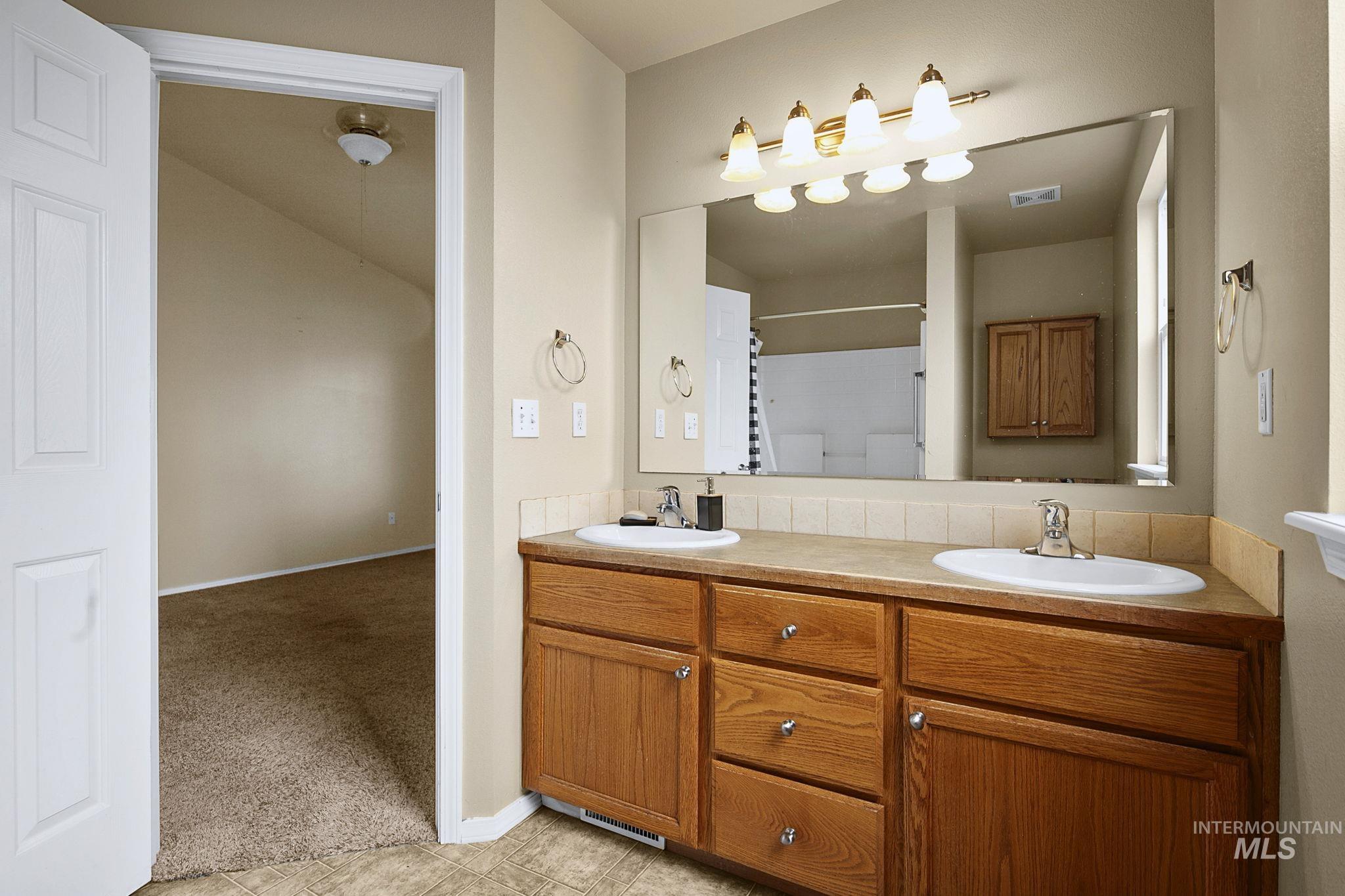 899 Blue Grass Way, Middleton, Idaho 83644, 3 Bedrooms, 2 Bathrooms, Residential For Sale, Price $399,990,MLS 98989967