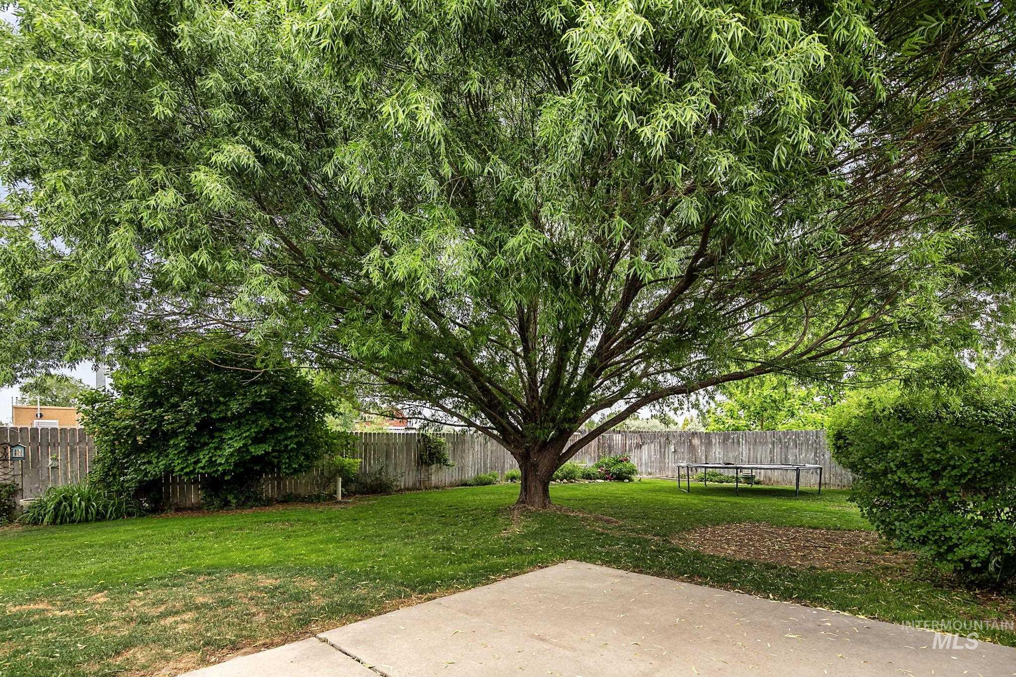 899 Blue Grass Way, Middleton, Idaho 83644, 3 Bedrooms, 2 Bathrooms, Residential For Sale, Price $399,990,MLS 98989967