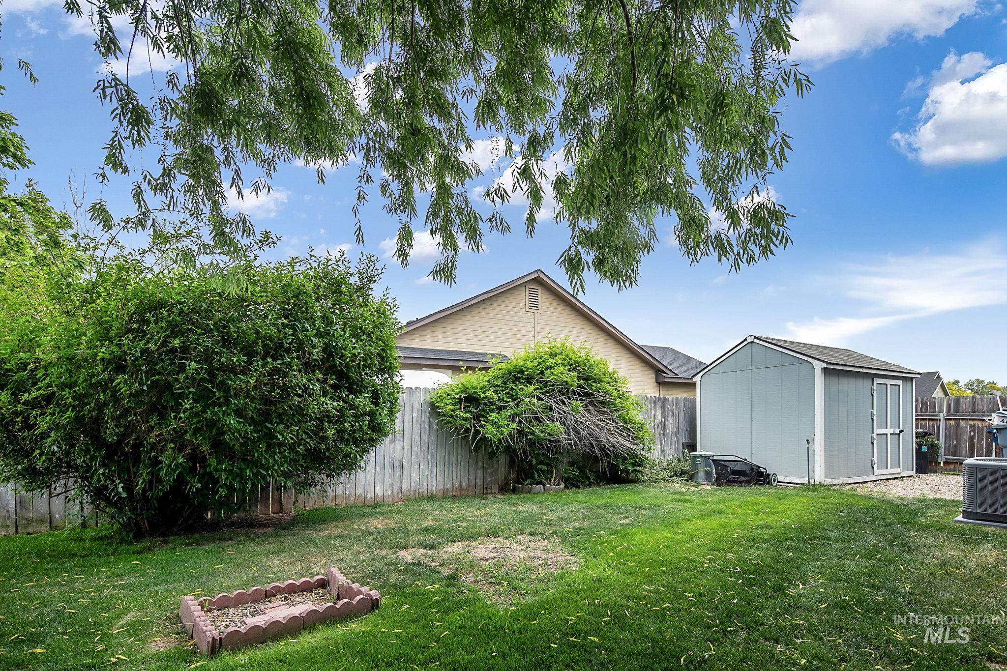 899 Blue Grass Way, Middleton, Idaho 83644, 3 Bedrooms, 2 Bathrooms, Residential For Sale, Price $399,990,MLS 98989967