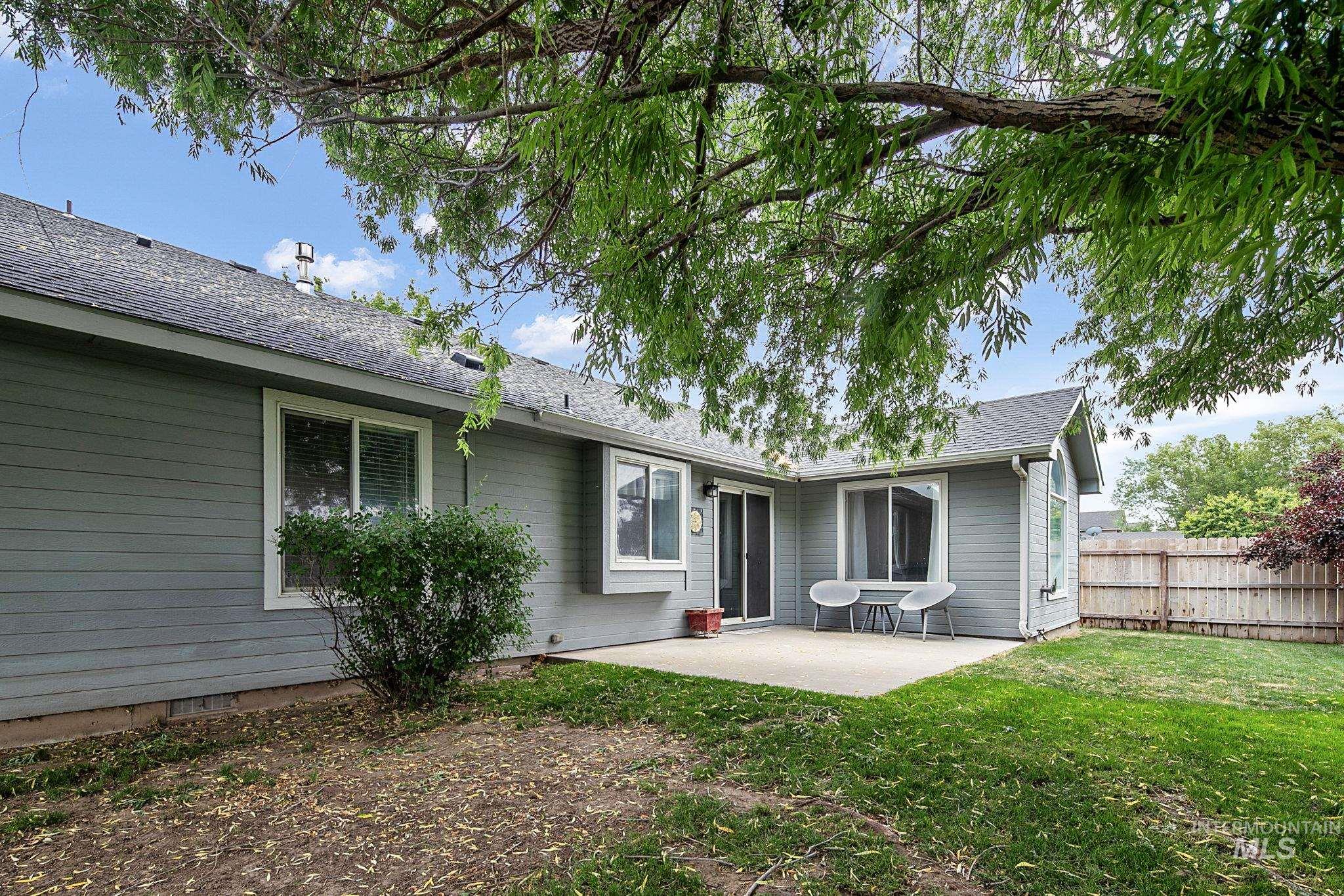 899 Blue Grass Way, Middleton, Idaho 83644, 3 Bedrooms, 2 Bathrooms, Residential For Sale, Price $399,990,MLS 98989967