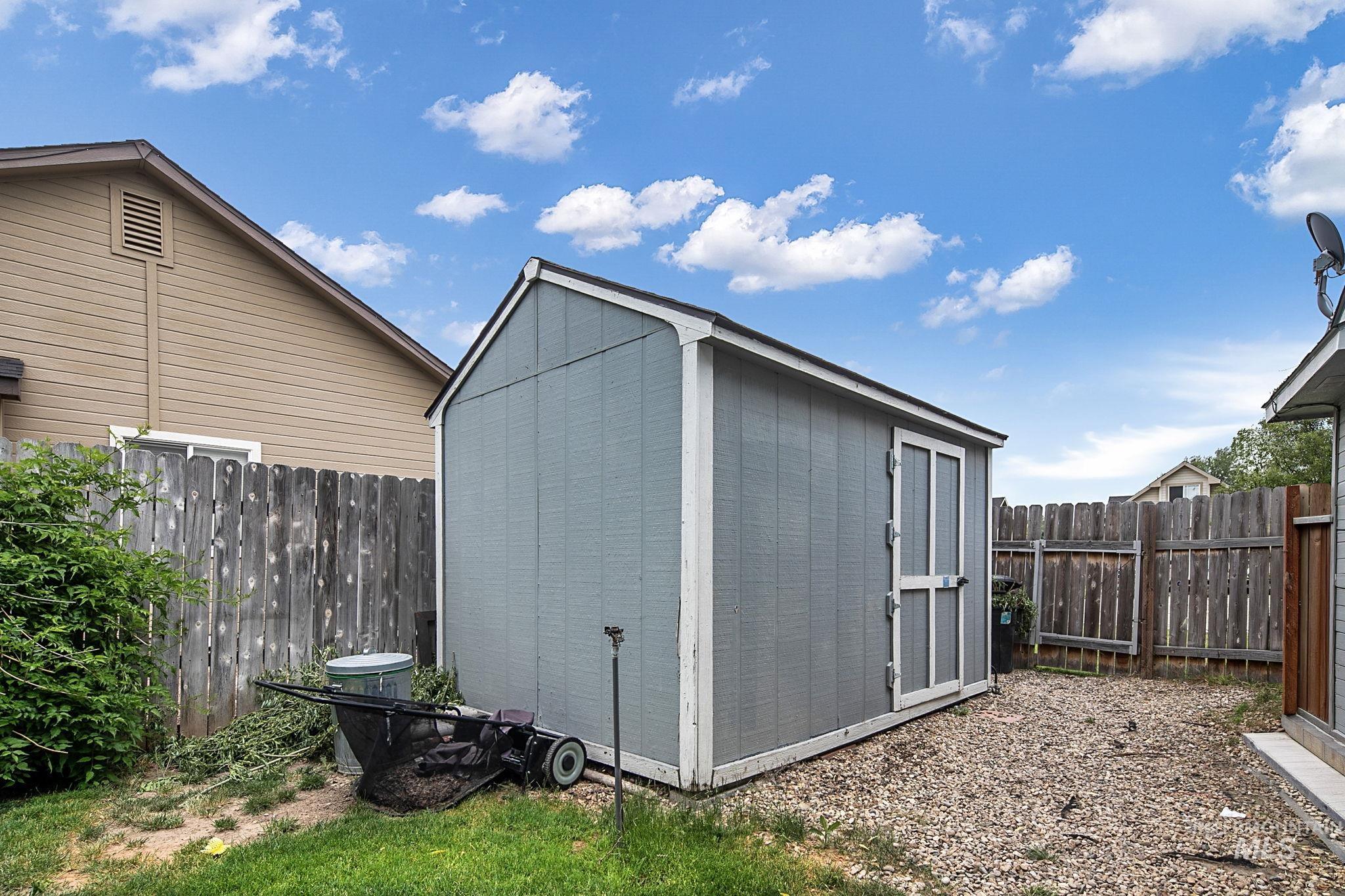 899 Blue Grass Way, Middleton, Idaho 83644, 3 Bedrooms, 2 Bathrooms, Residential For Sale, Price $399,990,MLS 98989967