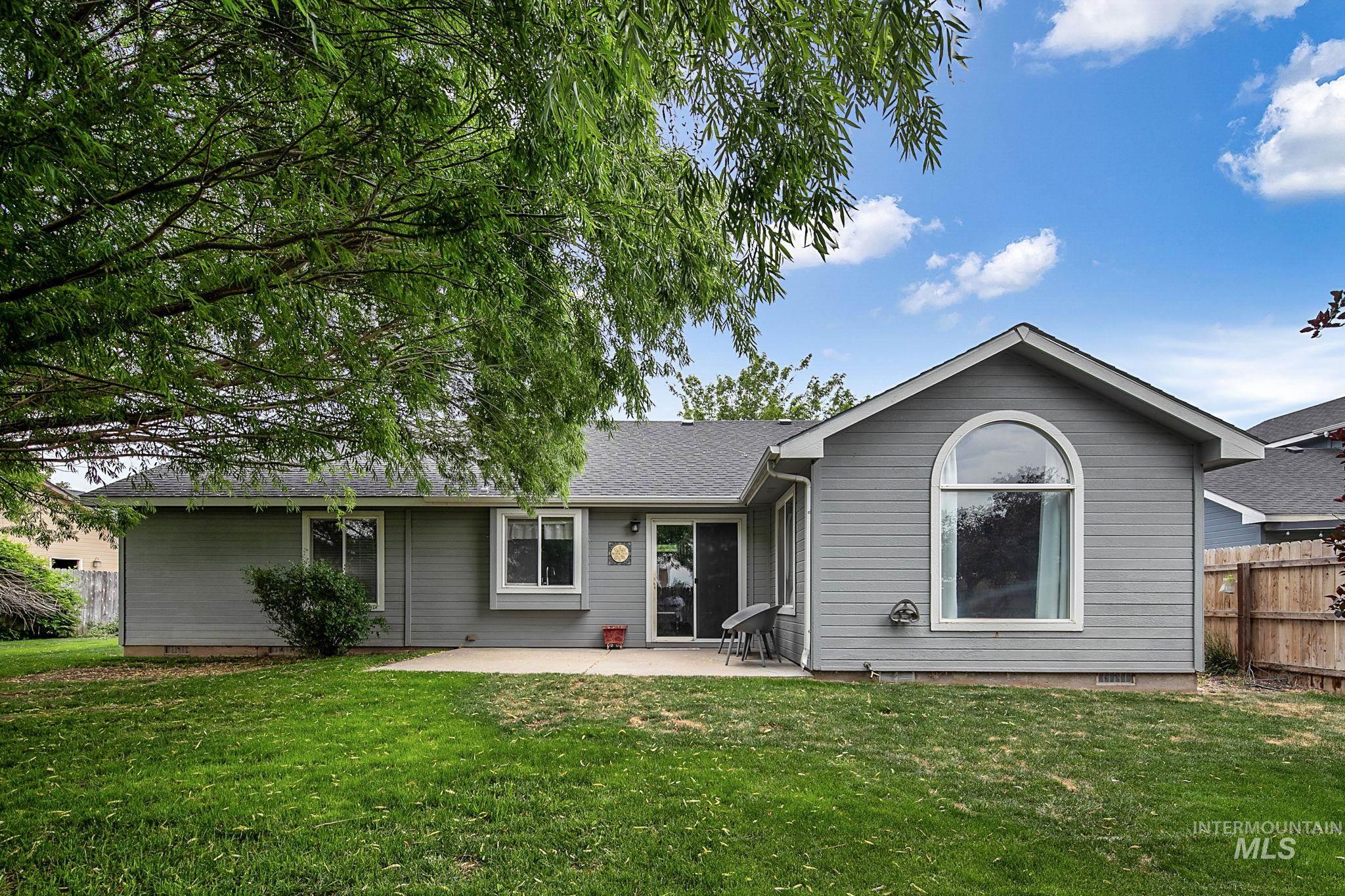 899 Blue Grass Way, Middleton, Idaho 83644, 3 Bedrooms, 2 Bathrooms, Residential For Sale, Price $399,990,MLS 98989967
