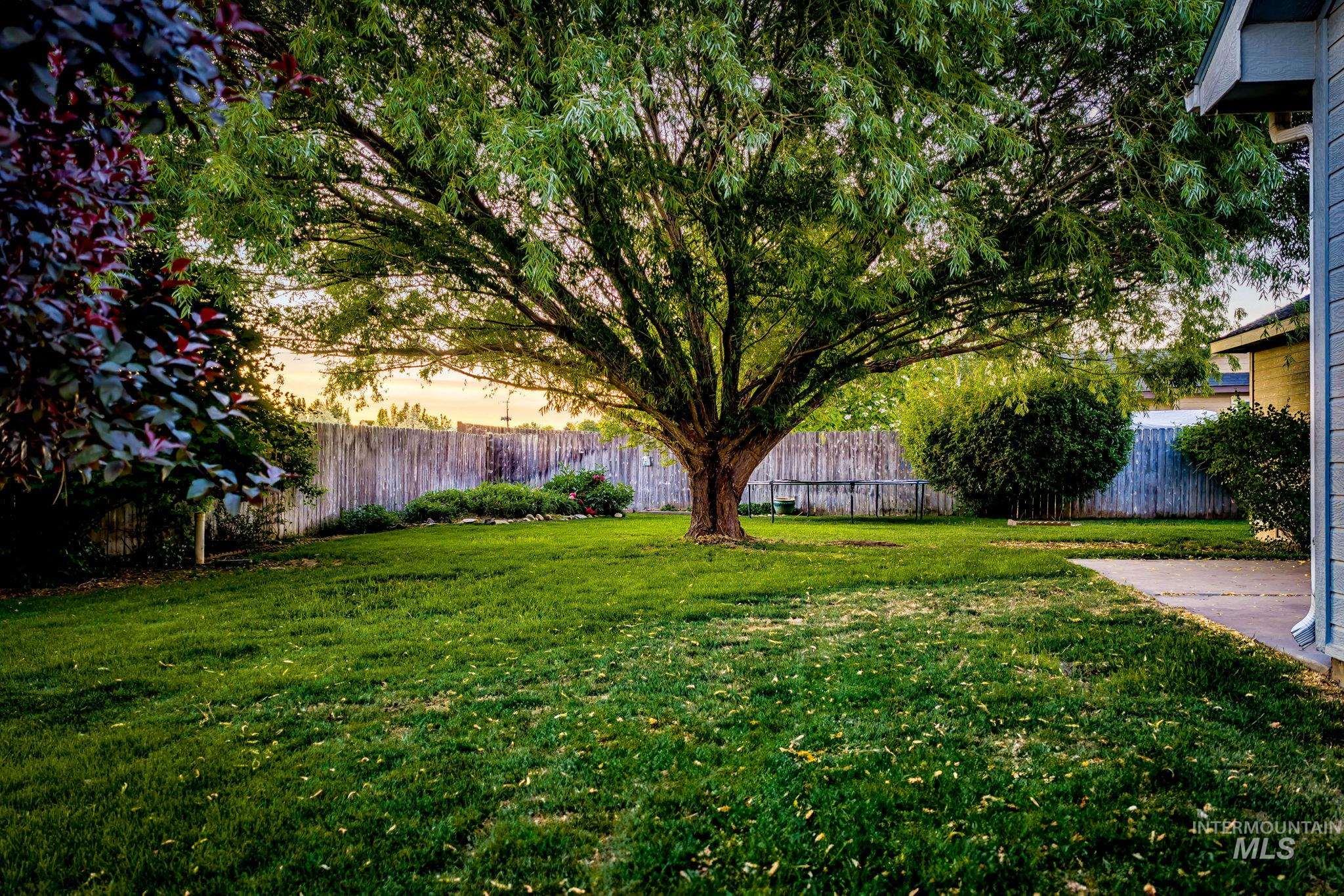 899 Blue Grass Way, Middleton, Idaho 83644, 3 Bedrooms, 2 Bathrooms, Residential For Sale, Price $399,990,MLS 98989967