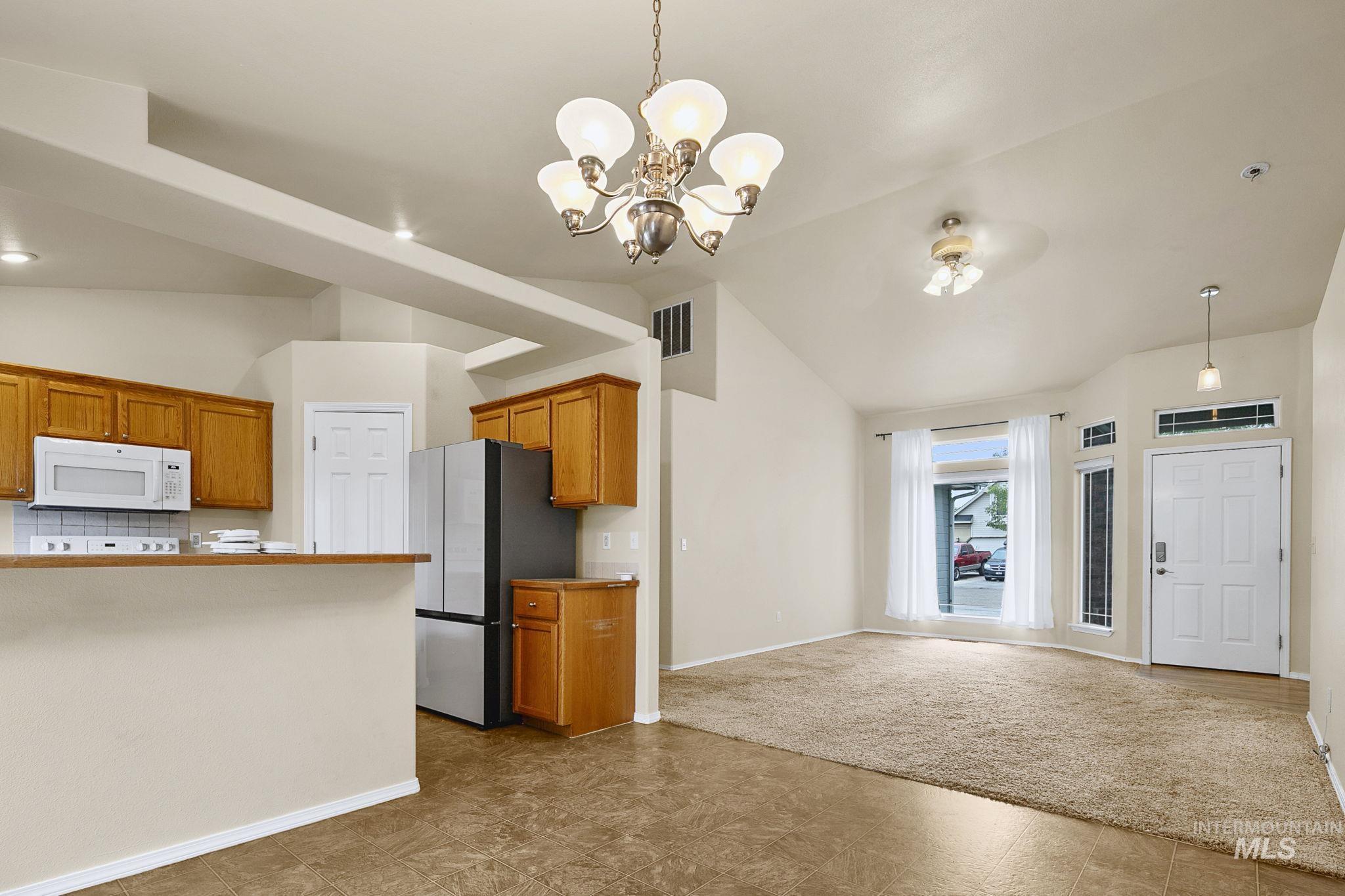 899 Blue Grass Way, Middleton, Idaho 83644, 3 Bedrooms, 2 Bathrooms, Residential For Sale, Price $399,990,MLS 98989967