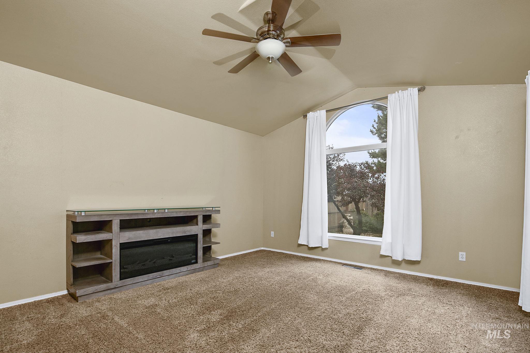 899 Blue Grass Way, Middleton, Idaho 83644, 3 Bedrooms, 2 Bathrooms, Residential For Sale, Price $399,990,MLS 98989967