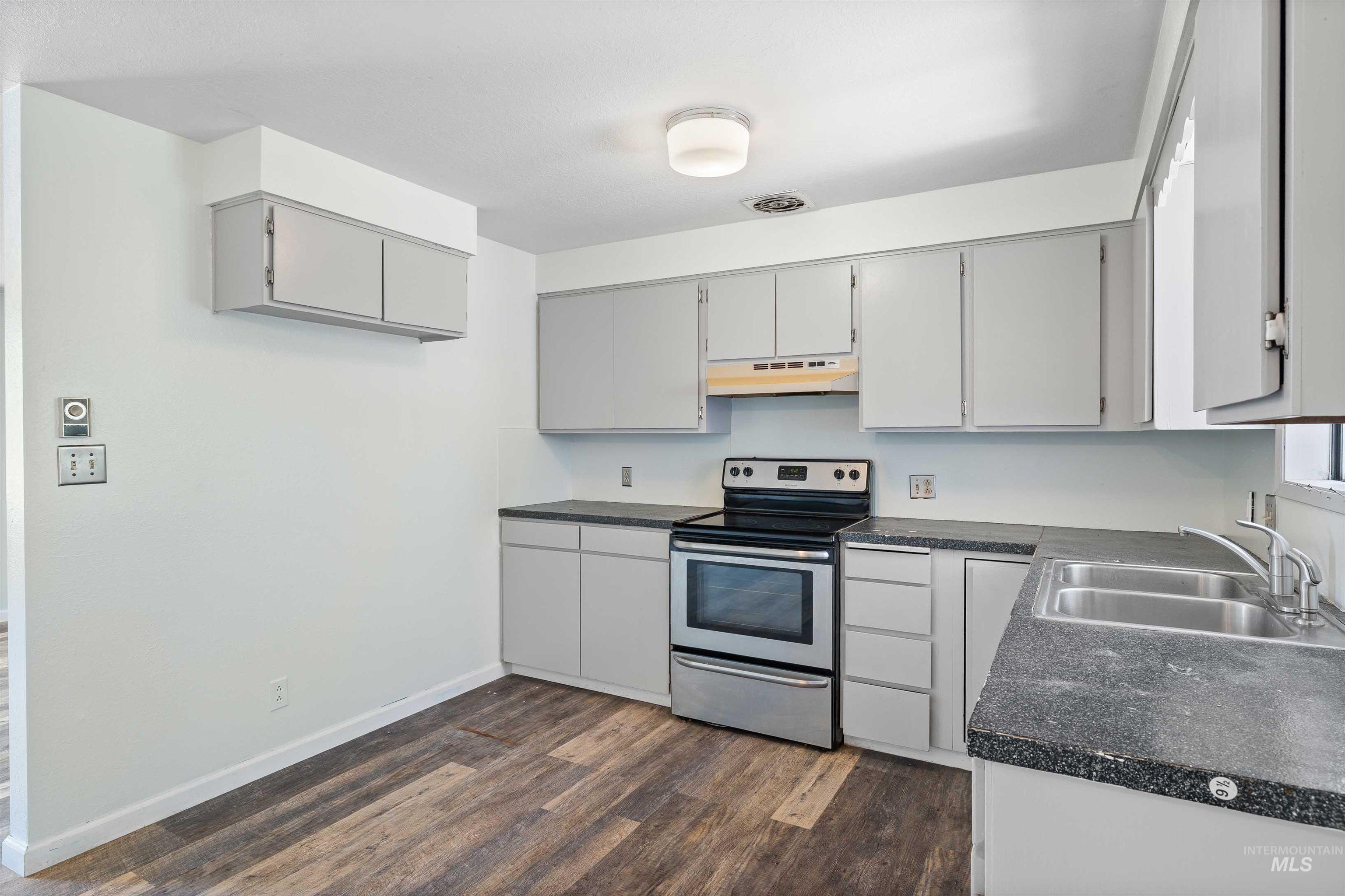718 18th Ave E, Jerome, Idaho 83338, 3 Bedrooms, 1 Bathroom, Residential For Sale, Price $257,000,MLS 98989978