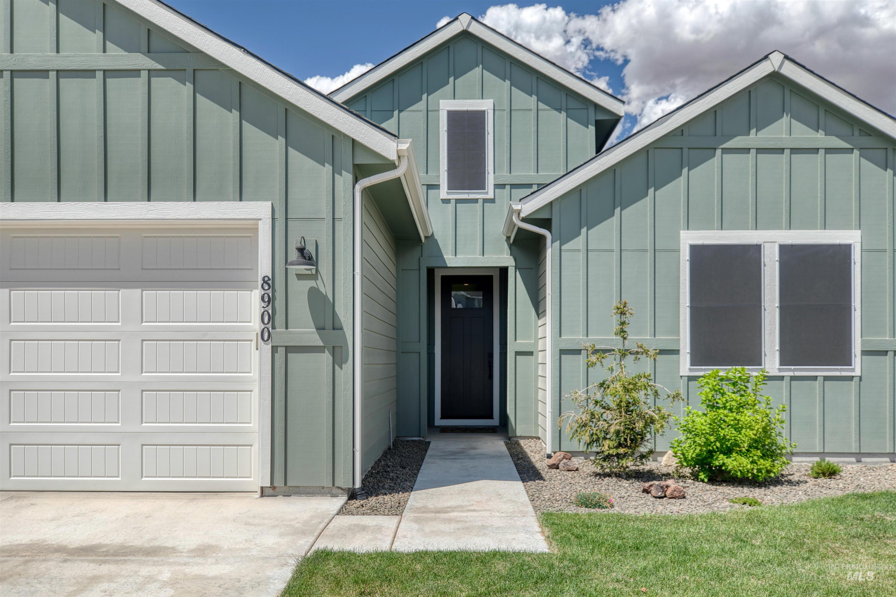 8900 W Snow Wolf Dr, Star, Idaho 83669, 3 Bedrooms, 2 Bathrooms, Residential For Sale, Price $549,900,MLS 98989980