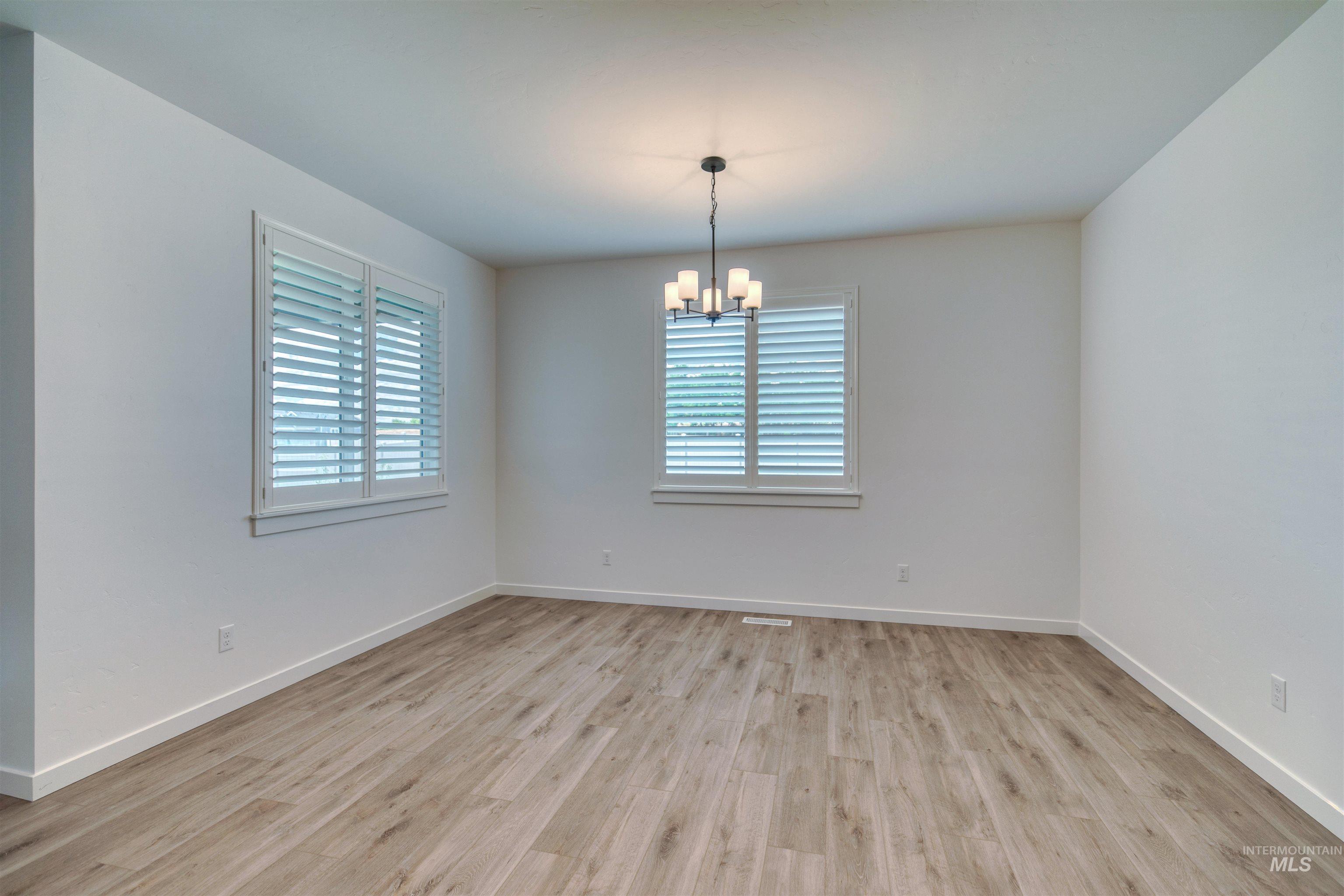 8900 W Snow Wolf Dr, Star, Idaho 83669, 3 Bedrooms, 2 Bathrooms, Residential For Sale, Price $549,900,MLS 98989980