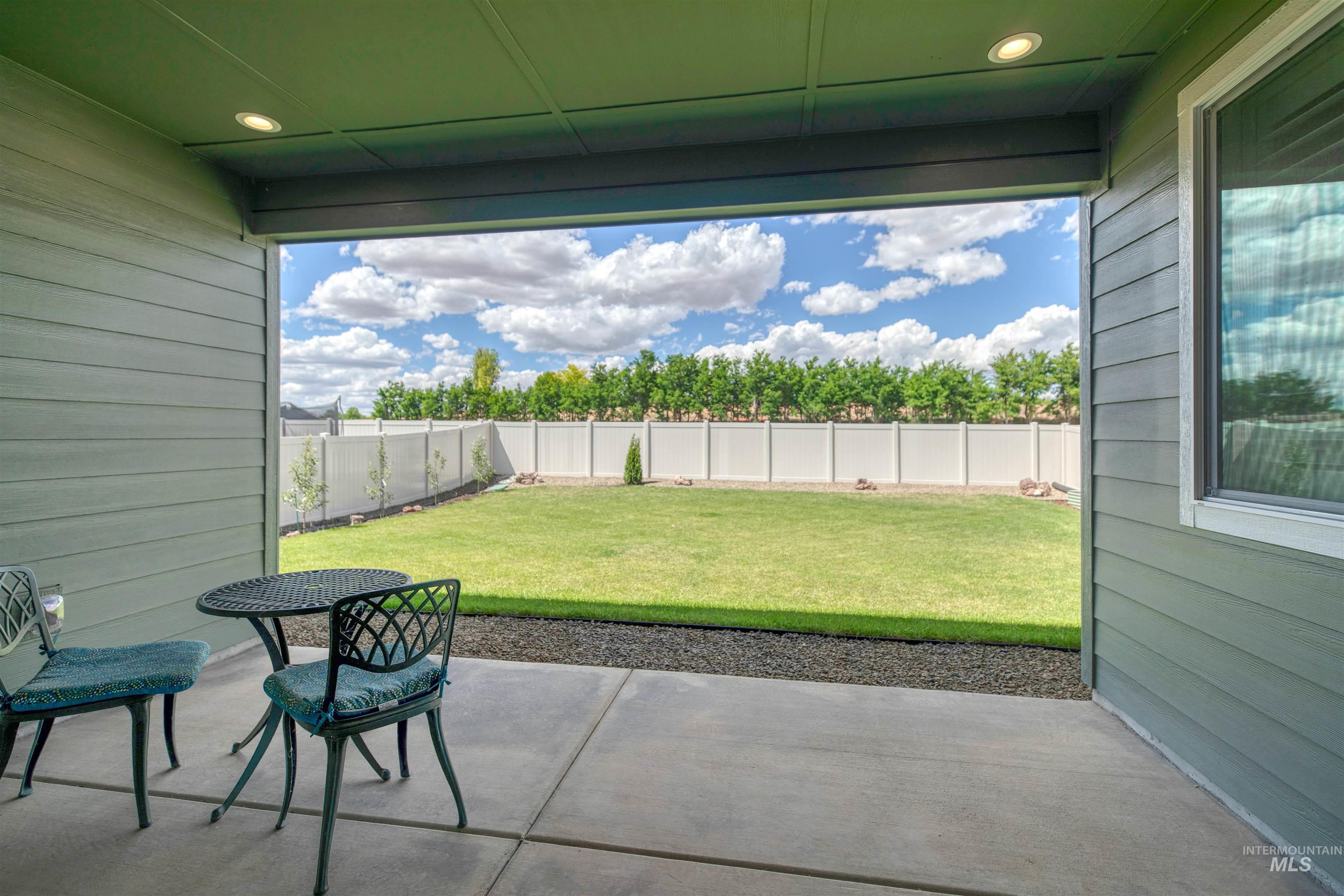 8900 W Snow Wolf Dr, Star, Idaho 83669, 3 Bedrooms, 2 Bathrooms, Residential For Sale, Price $549,900,MLS 98989980