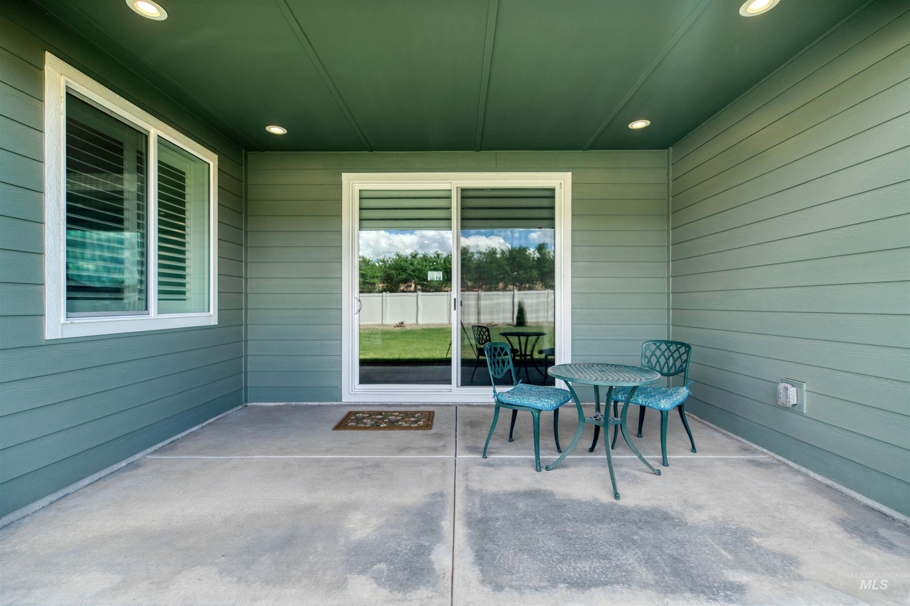 8900 W Snow Wolf Dr, Star, Idaho 83669, 3 Bedrooms, 2 Bathrooms, Residential For Sale, Price $549,900,MLS 98989980
