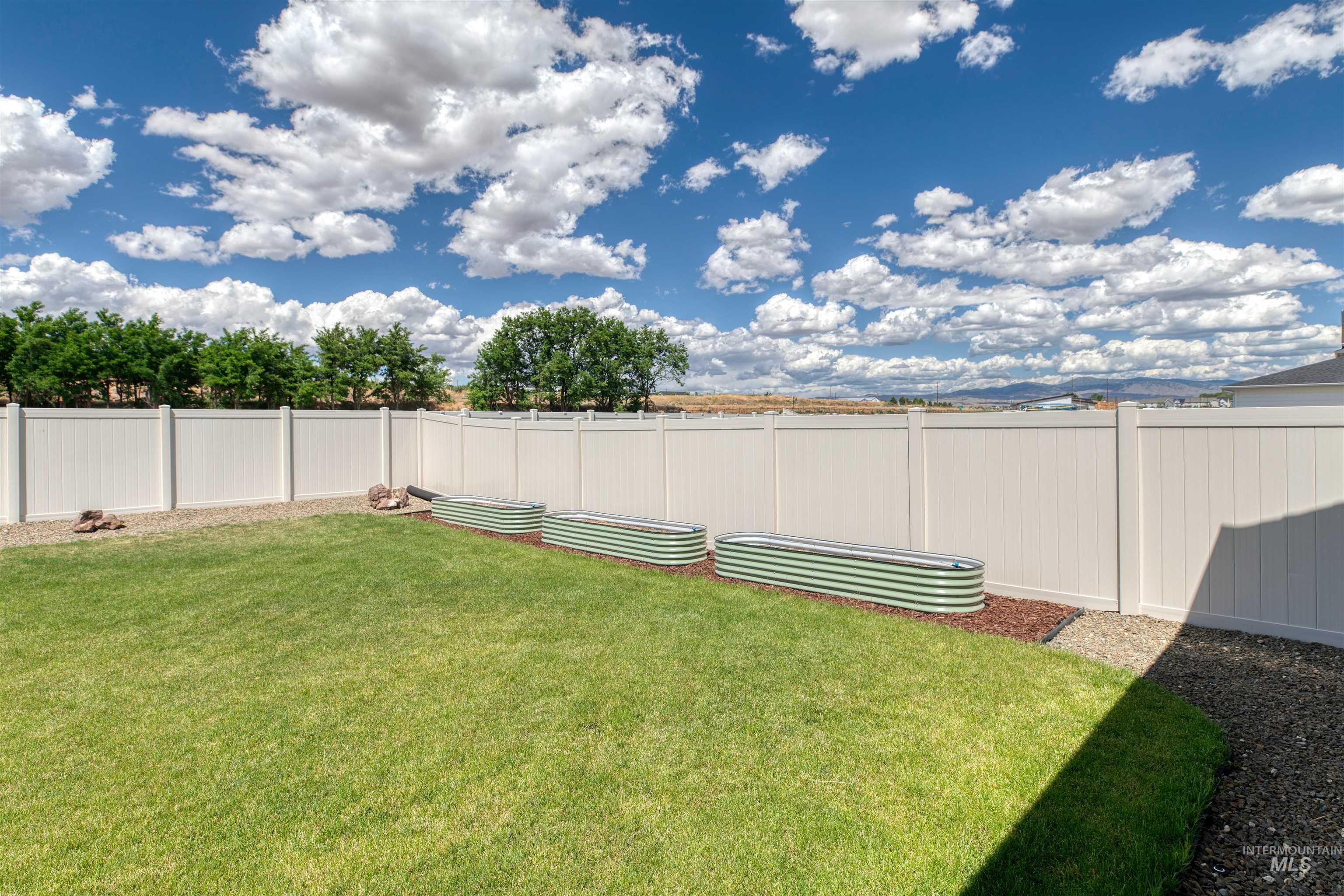 8900 W Snow Wolf Dr, Star, Idaho 83669, 3 Bedrooms, 2 Bathrooms, Residential For Sale, Price $549,900,MLS 98989980