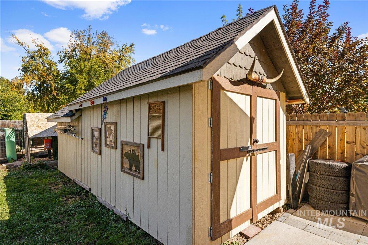 3900 W Pine Ave, Boise, Idaho 83703, 4 Bedrooms, 2 Bathrooms, Residential For Sale, Price $624,500,MLS 98989986