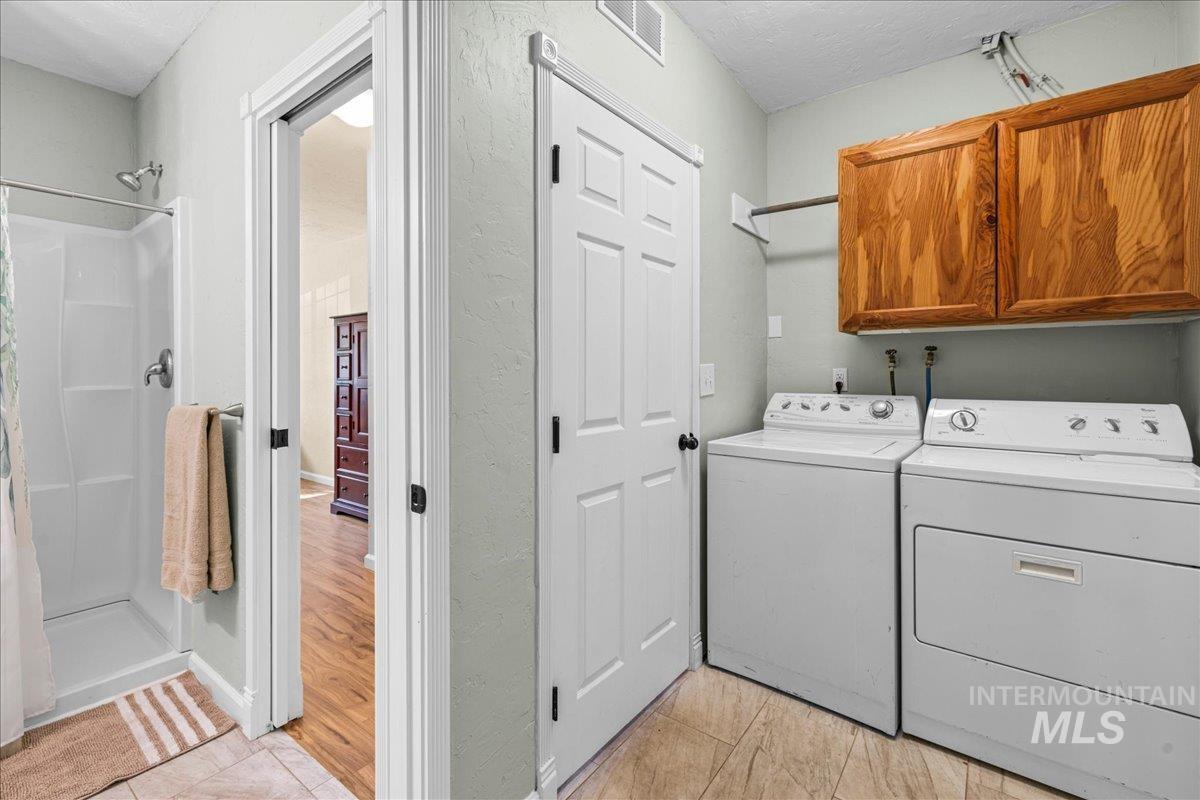 3900 W Pine Ave, Boise, Idaho 83703, 4 Bedrooms, 2 Bathrooms, Residential For Sale, Price $624,500,MLS 98989986