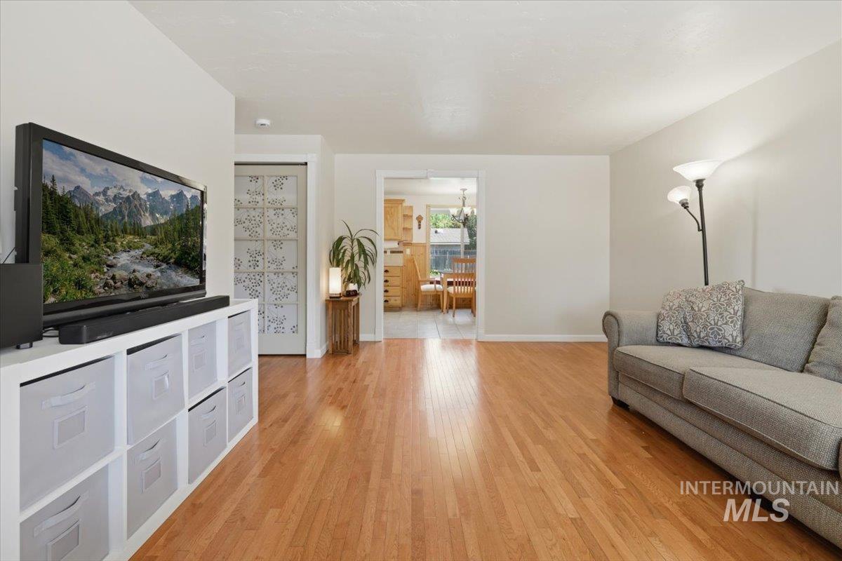 3900 W Pine Ave, Boise, Idaho 83703, 4 Bedrooms, 2 Bathrooms, Residential For Sale, Price $624,500,MLS 98989986