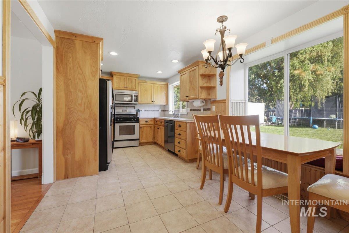 3900 W Pine Ave, Boise, Idaho 83703, 4 Bedrooms, 2 Bathrooms, Residential For Sale, Price $624,500,MLS 98989986
