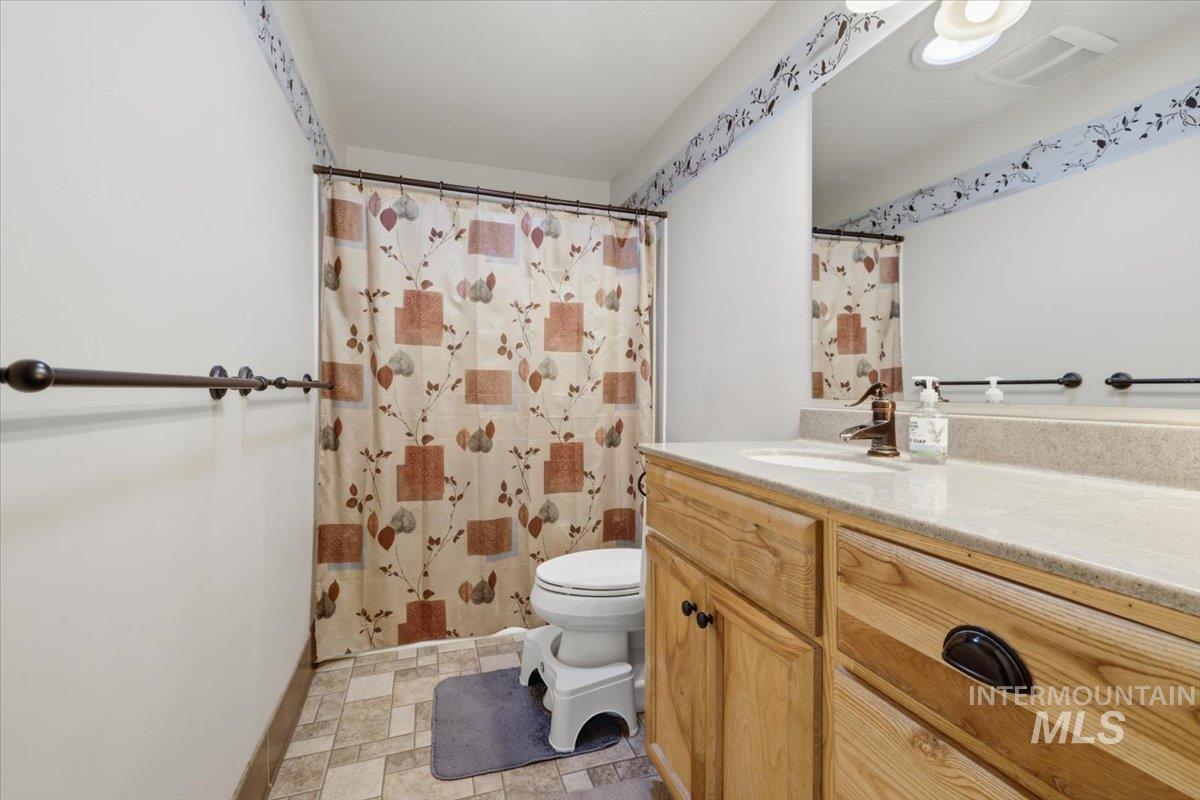 3900 W Pine Ave, Boise, Idaho 83703, 4 Bedrooms, 2 Bathrooms, Residential For Sale, Price $624,500,MLS 98989986