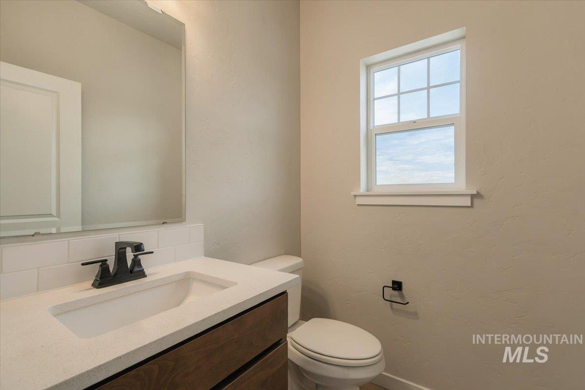 9524 S Stonefly Ave., Kuna, Idaho 83634, 3 Bedrooms, 2.5 Bathrooms, Residential For Sale, Price $429,990,MLS 98989988