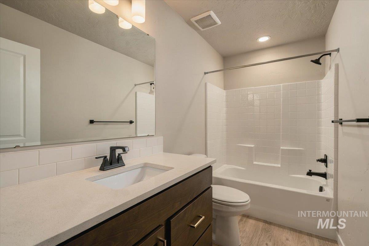 9524 S Stonefly Ave., Kuna, Idaho 83634, 3 Bedrooms, 2.5 Bathrooms, Residential For Sale, Price $429,990,MLS 98989988