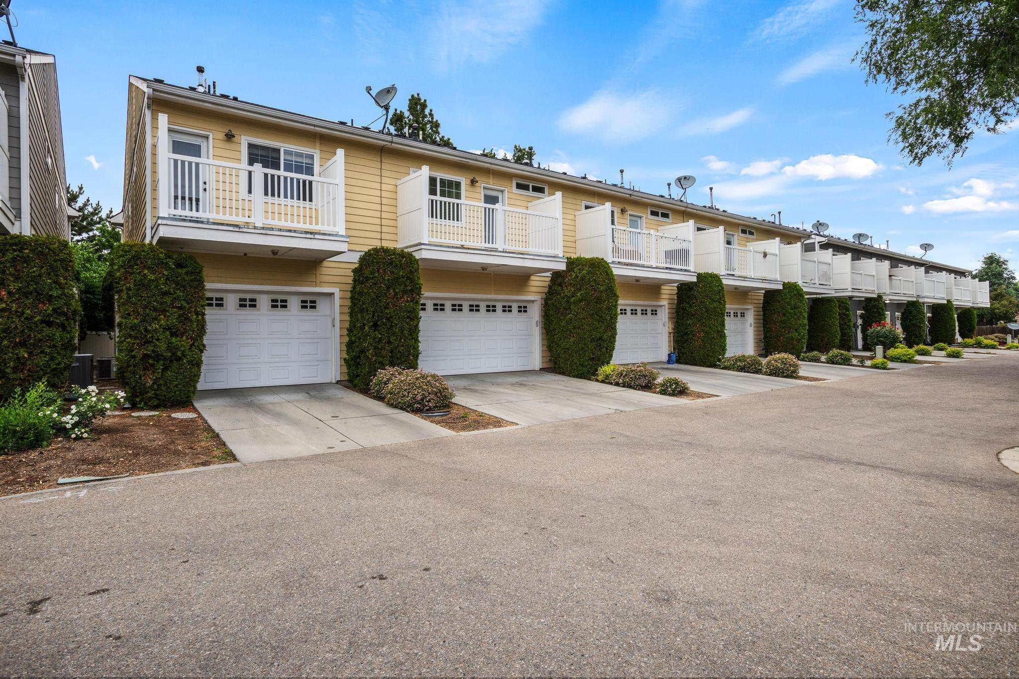 4336 N Five Mile RD, Boise, Idaho 83713, 2 Bedrooms, 2.5 Bathrooms, Residential For Sale, Price $343,990,MLS 98989992