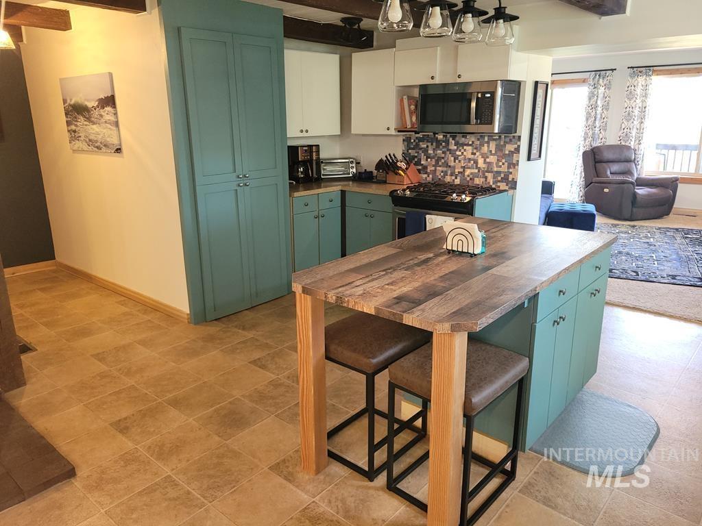 10346 Emma Loop, Cascade, Idaho 83611, 3 Bedrooms, 2 Bathrooms, Residential For Sale, Price $759,900,MLS 98989994