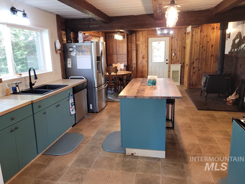 10346 Emma Loop, Cascade, Idaho 83611, 3 Bedrooms, 2 Bathrooms, Residential For Sale, Price $759,900,MLS 98989994