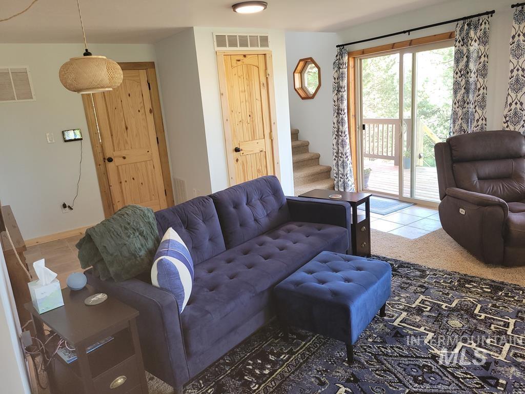 10346 Emma Loop, Cascade, Idaho 83611, 3 Bedrooms, 2 Bathrooms, Residential For Sale, Price $759,900,MLS 98989994