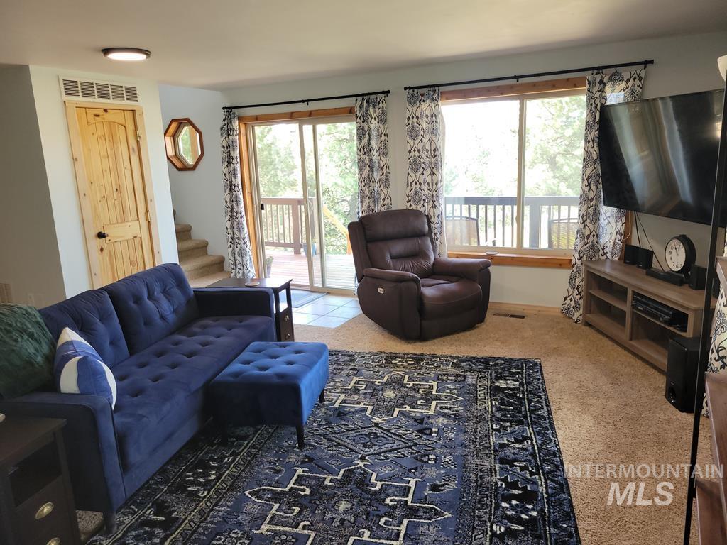 10346 Emma Loop, Cascade, Idaho 83611, 3 Bedrooms, 2 Bathrooms, Residential For Sale, Price $759,900,MLS 98989994