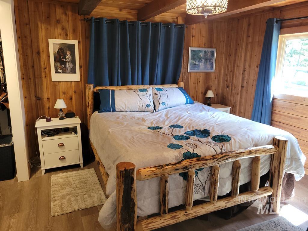 10346 Emma Loop, Cascade, Idaho 83611, 3 Bedrooms, 2 Bathrooms, Residential For Sale, Price $759,900,MLS 98989994