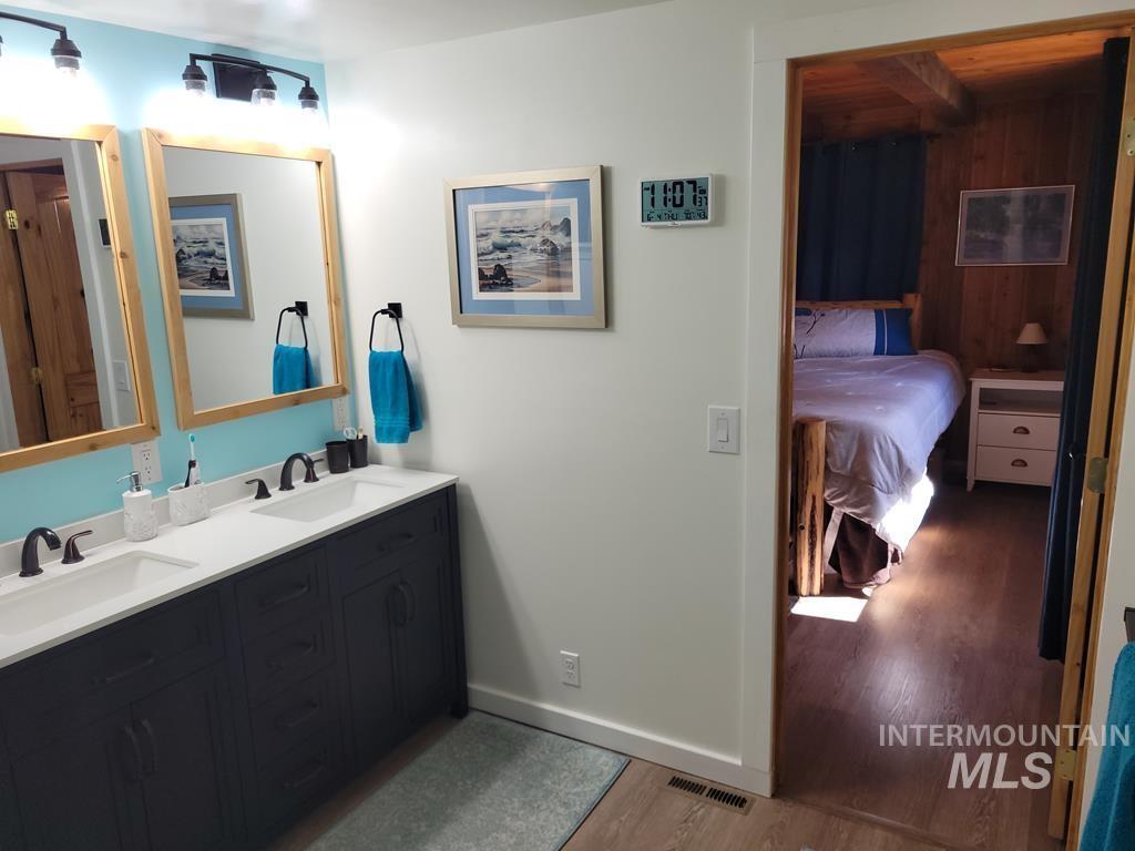 10346 Emma Loop, Cascade, Idaho 83611, 3 Bedrooms, 2 Bathrooms, Residential For Sale, Price $759,900,MLS 98989994