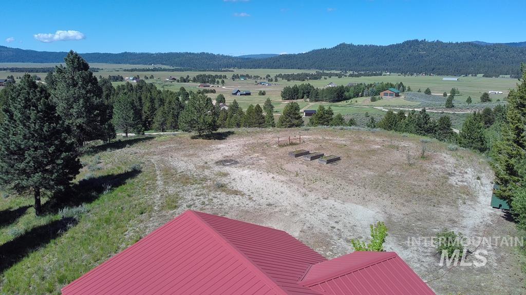 10346 Emma Loop, Cascade, Idaho 83611, 3 Bedrooms, 2 Bathrooms, Residential For Sale, Price $759,900,MLS 98989994