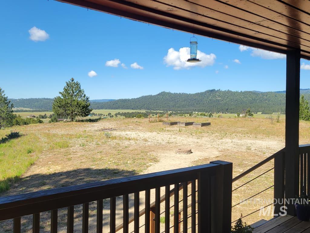 10346 Emma Loop, Cascade, Idaho 83611, 3 Bedrooms, 2 Bathrooms, Residential For Sale, Price $759,900,MLS 98989994