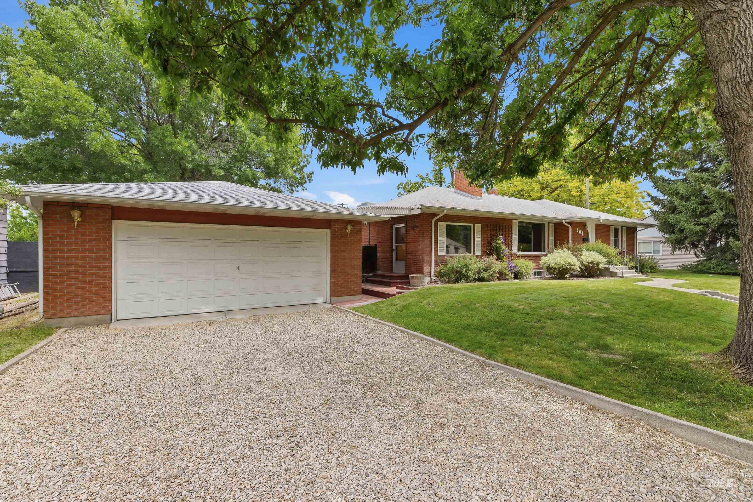 504 W Howe St, Boise, Idaho 83706-3934, 3 Bedrooms, 2 Bathrooms, Residential For Sale, Price $799,999,MLS 98990013