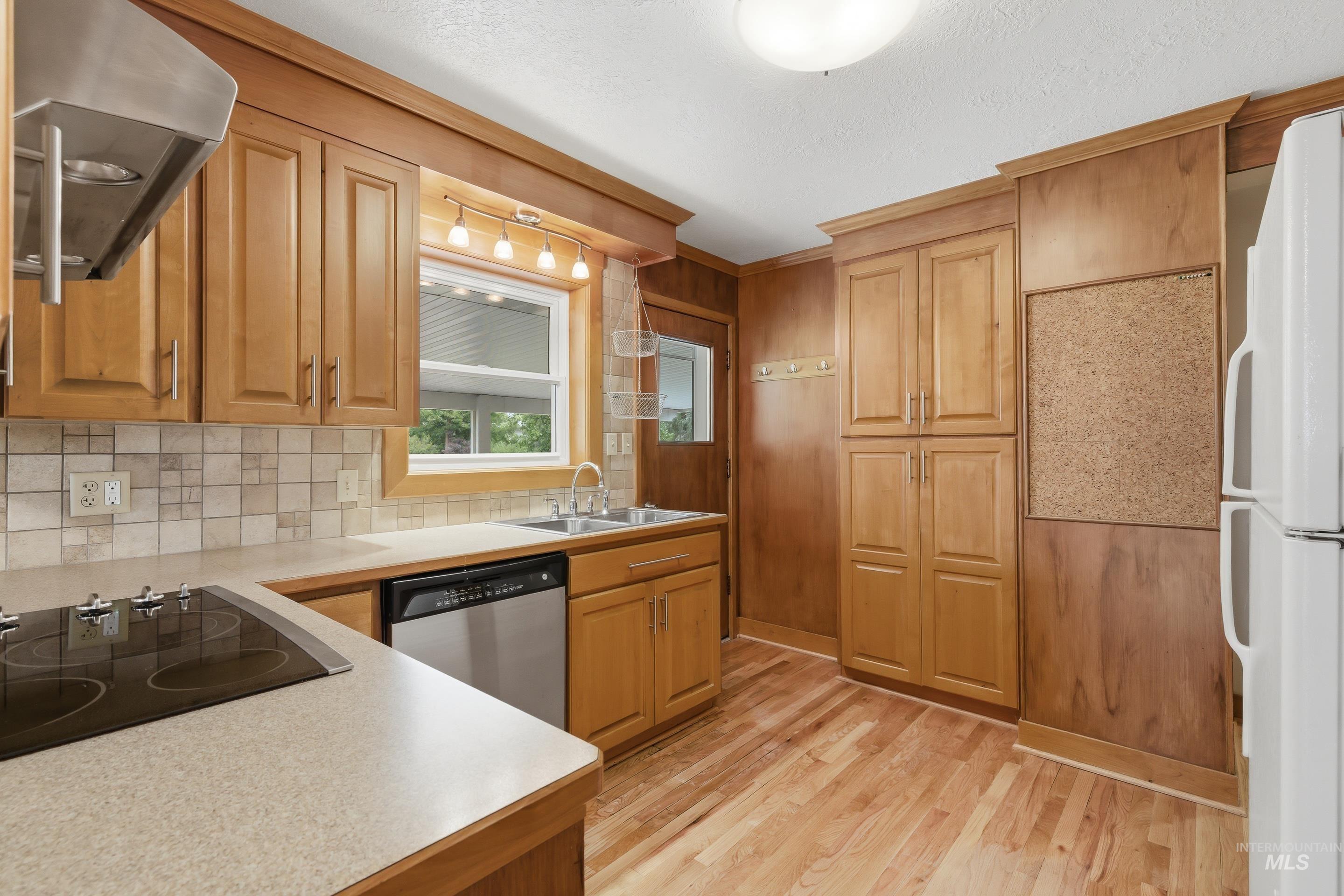 504 W Howe St, Boise, Idaho 83706-3934, 3 Bedrooms, 2 Bathrooms, Residential For Sale, Price $799,999,MLS 98990013