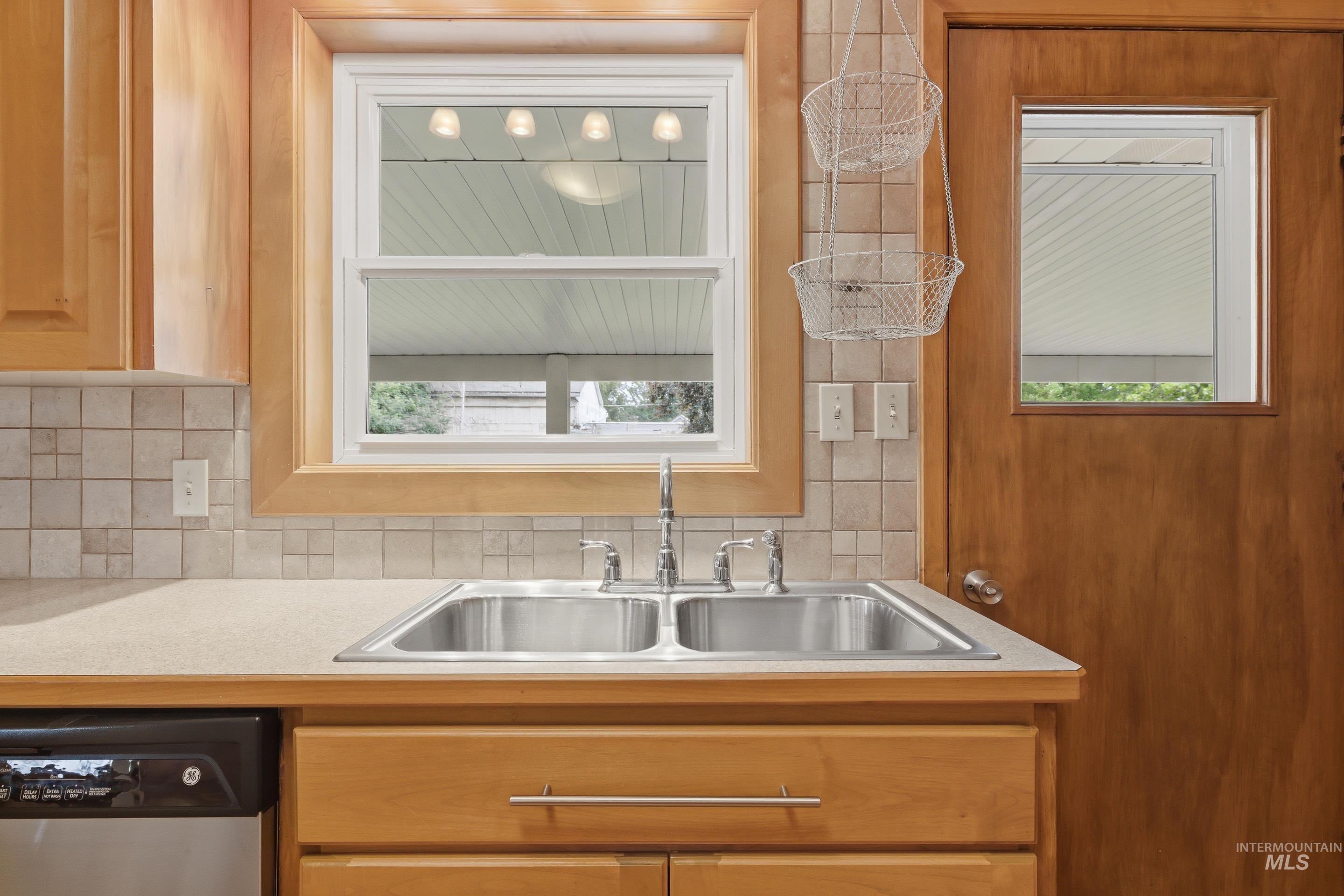 504 W Howe St, Boise, Idaho 83706-3934, 3 Bedrooms, 2 Bathrooms, Residential For Sale, Price $799,999,MLS 98990013