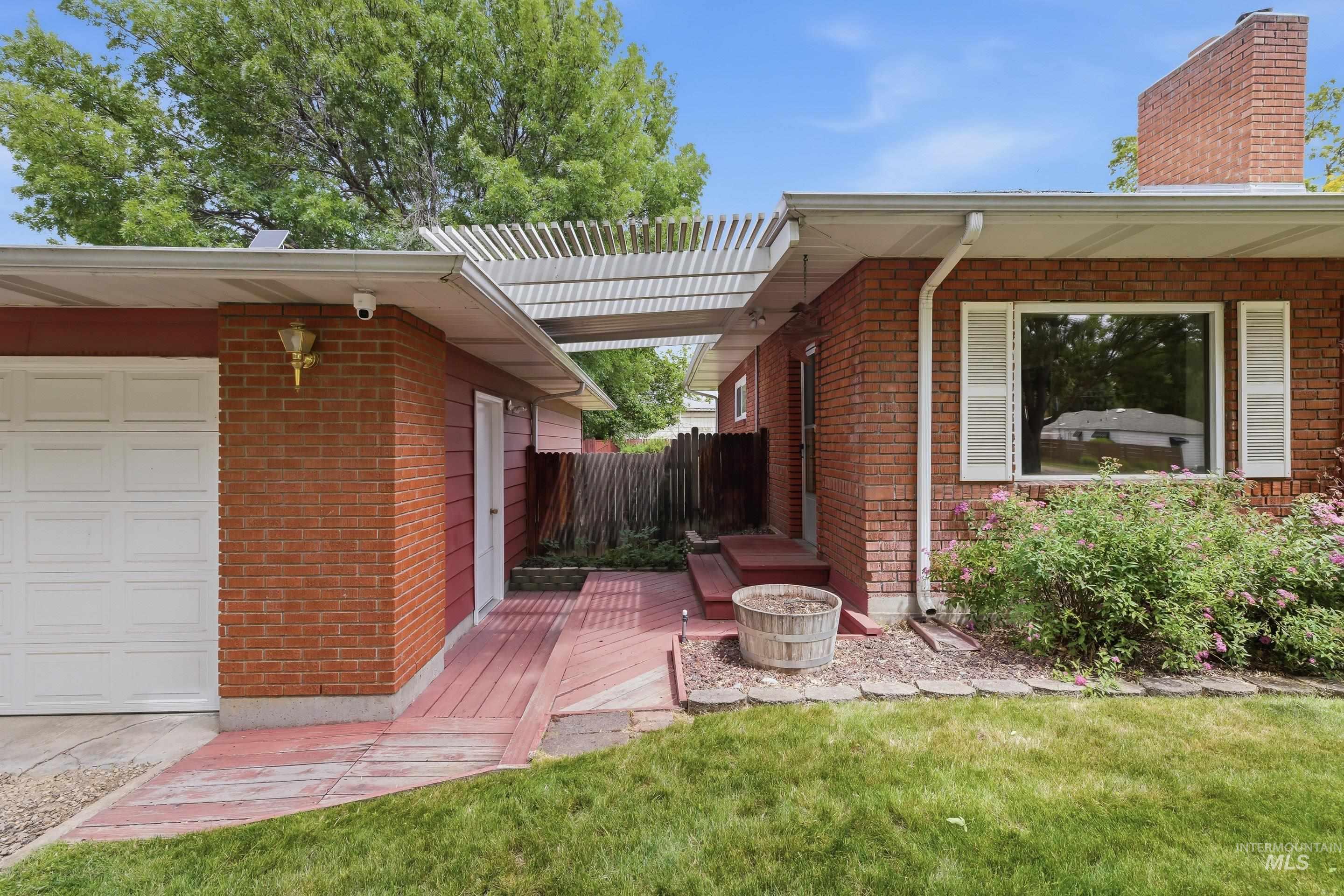 504 W Howe St, Boise, Idaho 83706-3934, 3 Bedrooms, 2 Bathrooms, Residential For Sale, Price $799,999,MLS 98990013