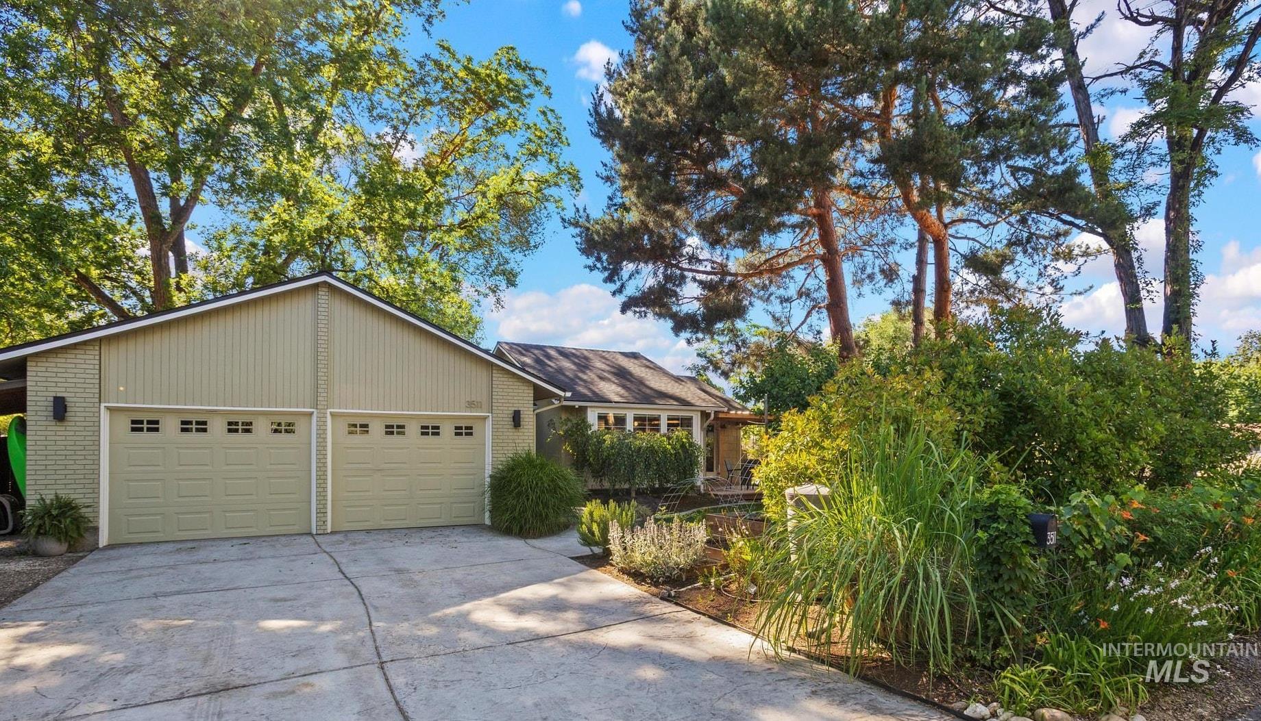 3511 N Barberry Dr, Boise, Idaho 83703, 3 Bedrooms, 2 Bathrooms, Residential For Sale, Price $675,000,MLS 98990016