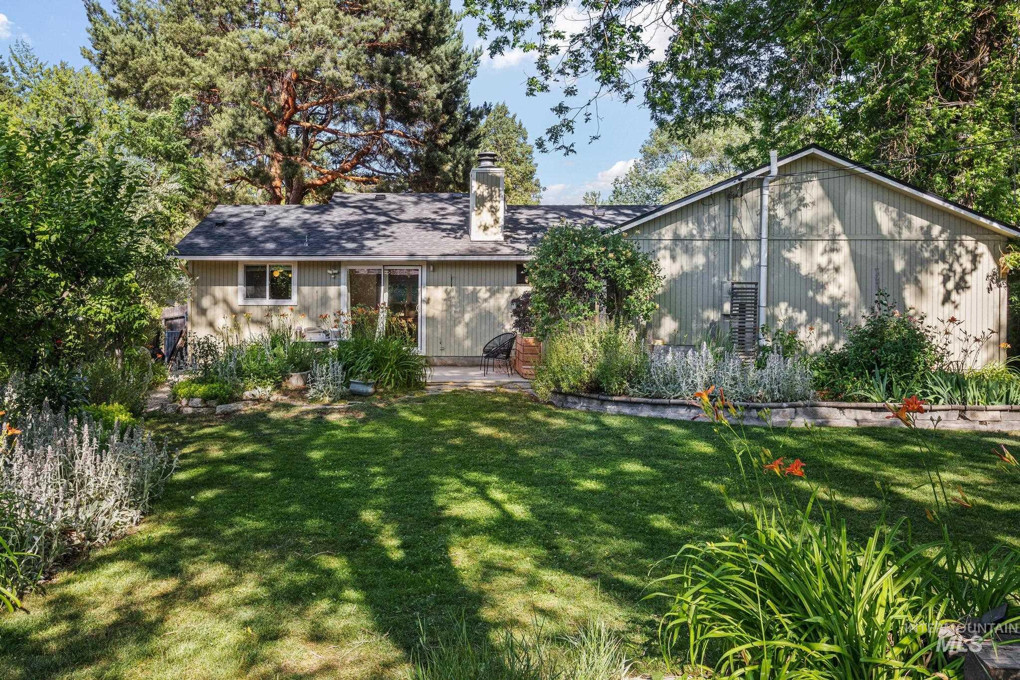 3511 N Barberry Dr, Boise, Idaho 83703, 3 Bedrooms, 2 Bathrooms, Residential For Sale, Price $675,000,MLS 98990016